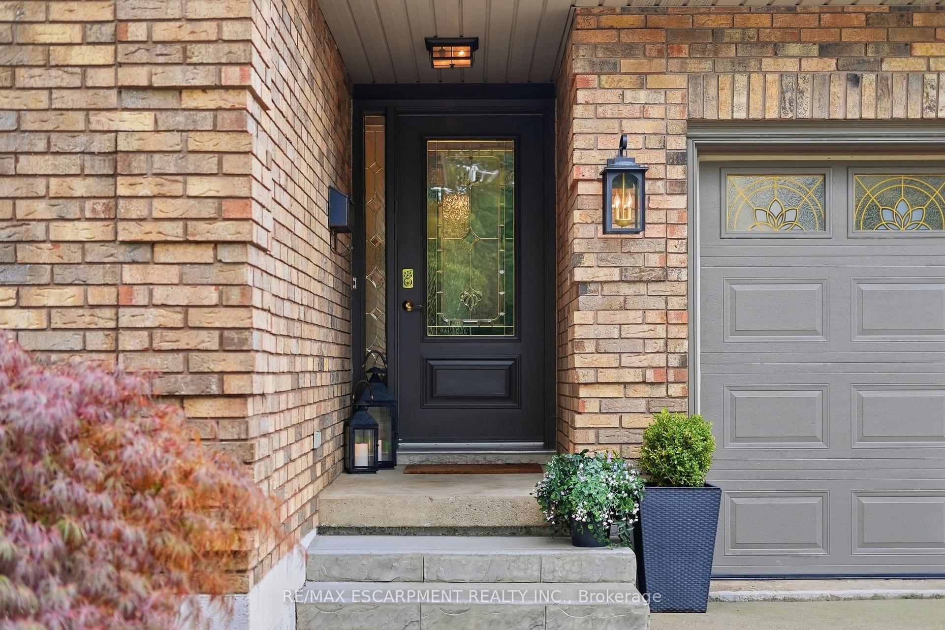 Photo 3 of 224 Athenia Drive, Hamilton, Stoney Creek Mountain — HOMEH
