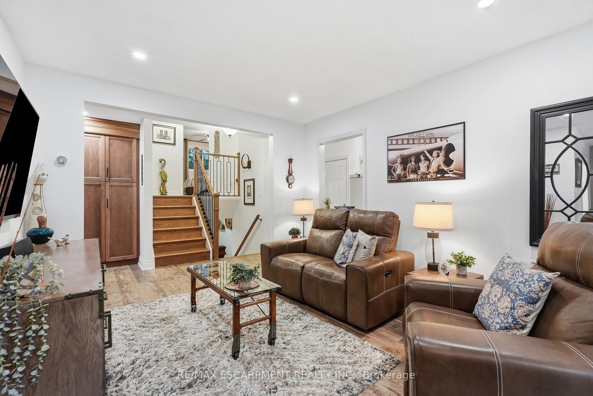 Photo 7 of 224 Athenia Drive, Hamilton, Stoney Creek Mountain — HOMEH
