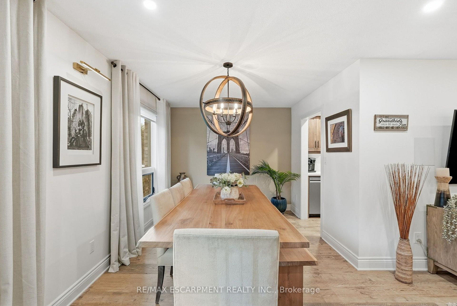 Photo 9 of 224 Athenia Drive, Hamilton, Stoney Creek Mountain — HOMEH