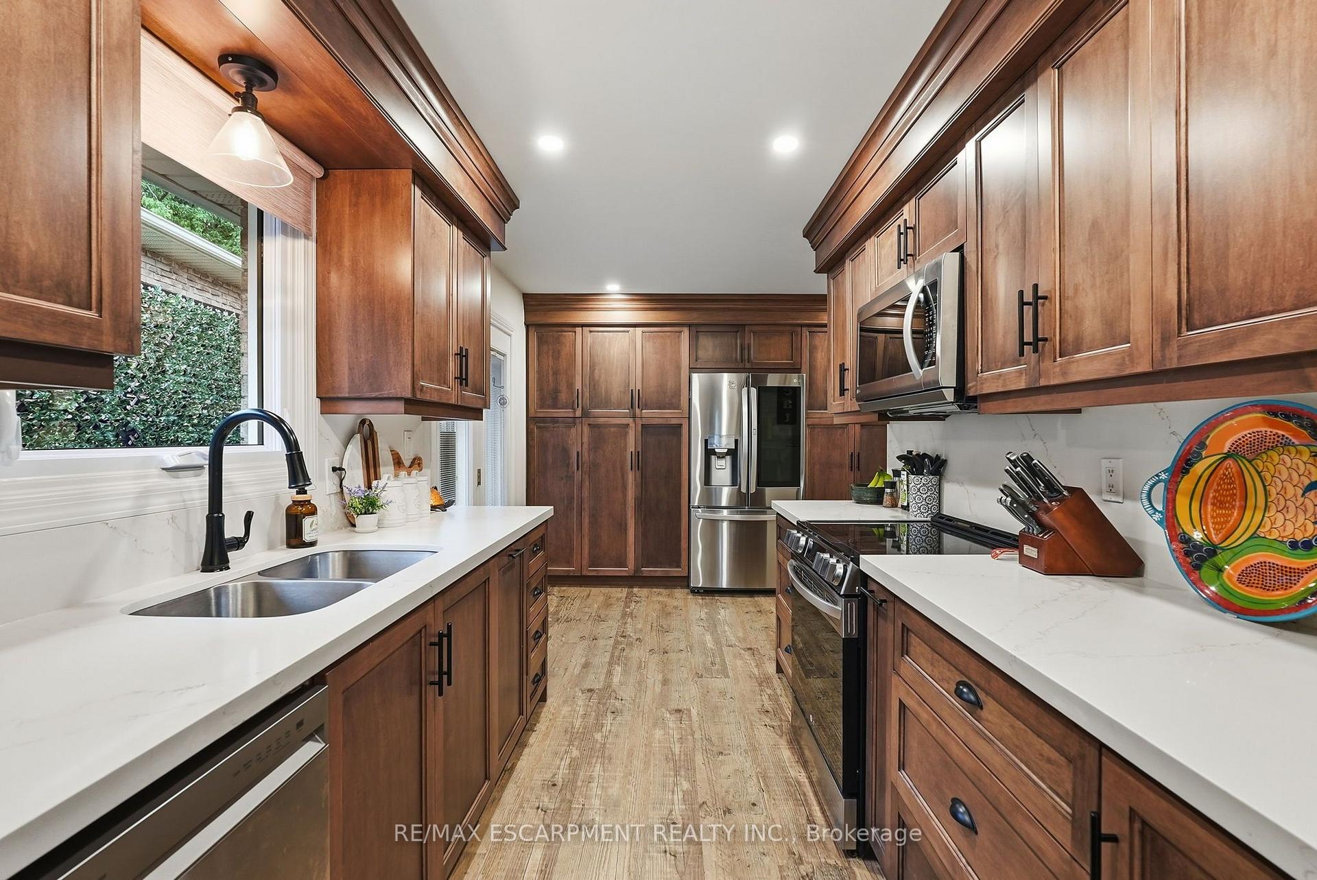 Photo 11 of 224 Athenia Drive, Hamilton, Stoney Creek Mountain — HOMEH