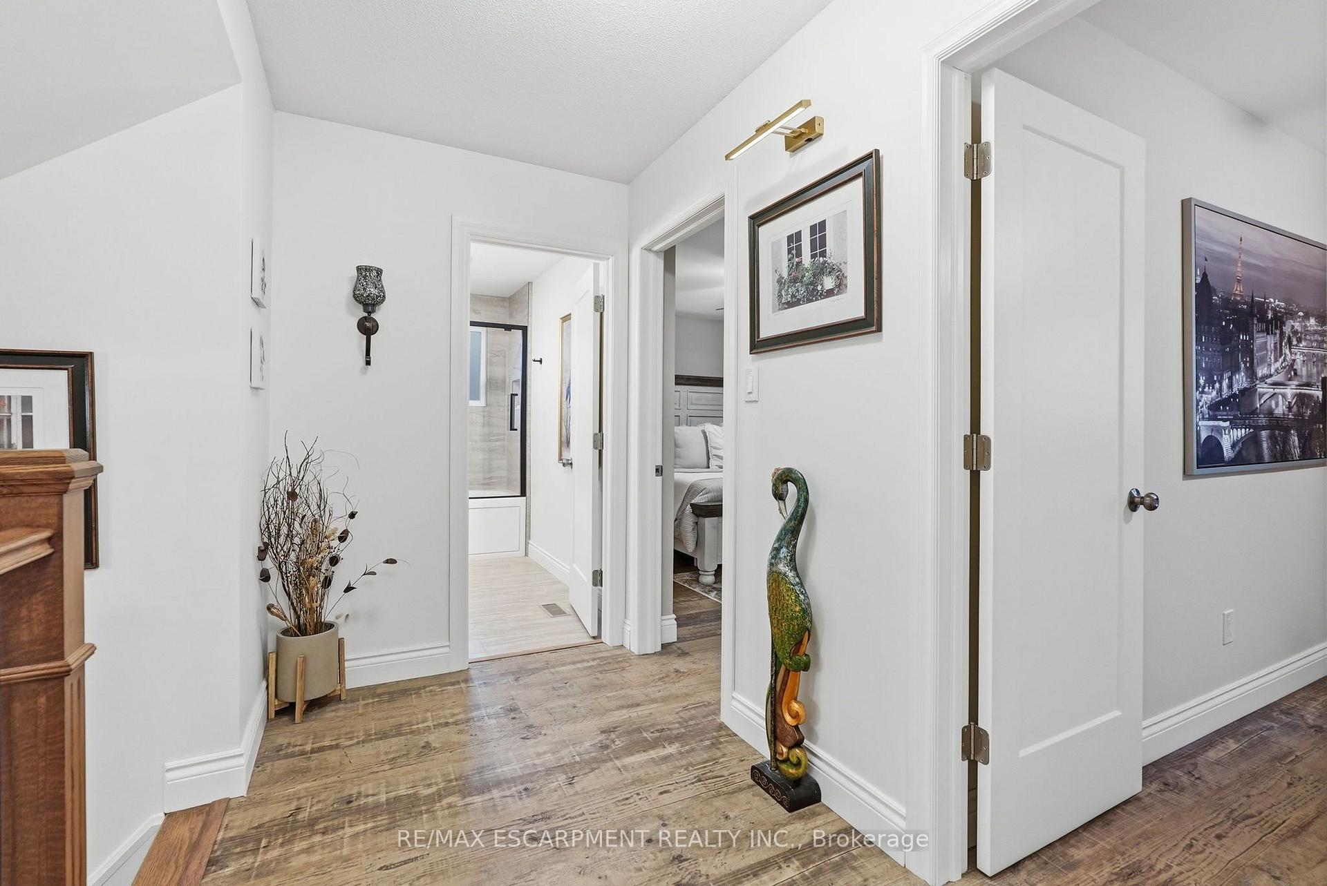 Photo 16 of 224 Athenia Drive, Hamilton, Stoney Creek Mountain — HOMEH
