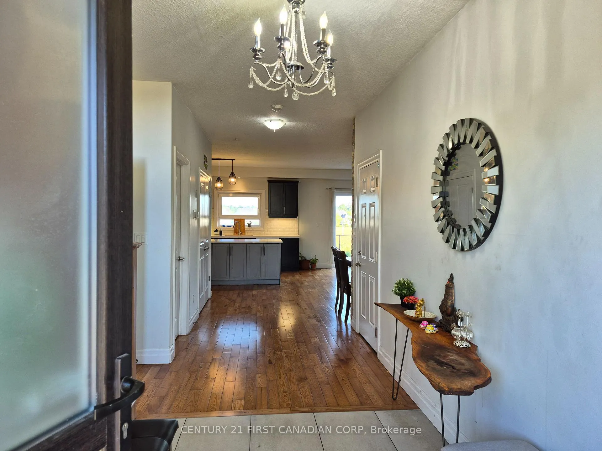 Photo 3 of 1961 Cedarpark Drive, London, North D — HOMEH