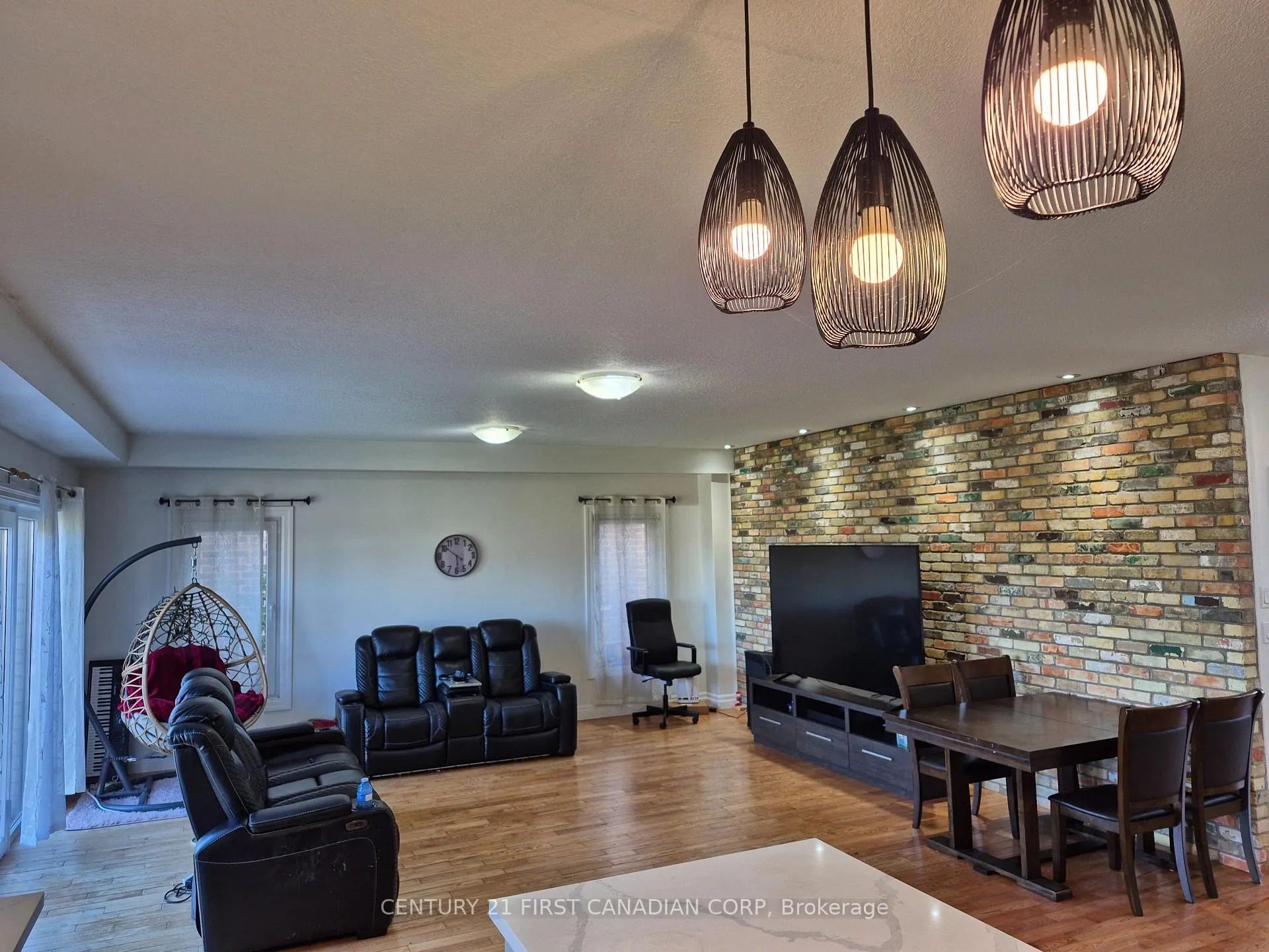 Photo 4 of 1961 Cedarpark Drive, London, North D — HOMEH