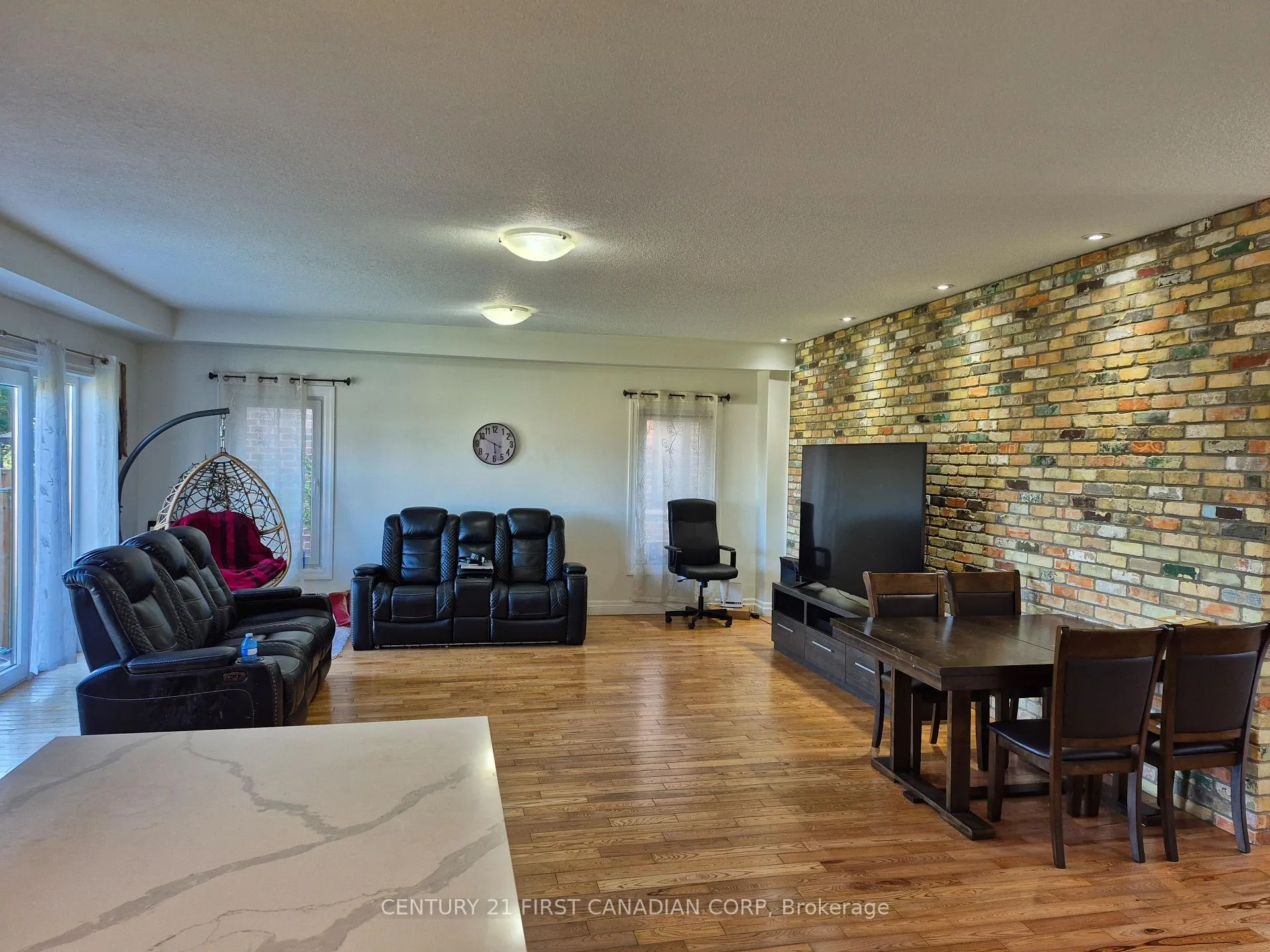 Photo 8 of 1961 Cedarpark Drive, London, North D — HOMEH