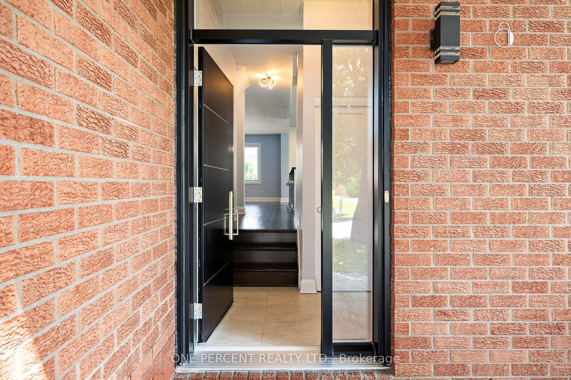 Photo 4 of 8 Rastila Crescent, Ottawa, Hunt Club Park/Greenboro — HOMEH
