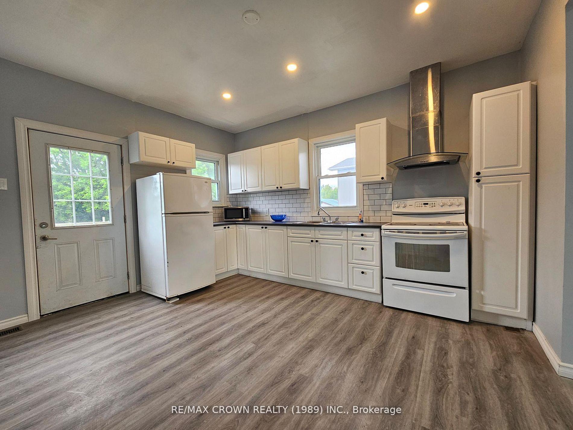 Photo 11 of 28 Lakeshore Drive, North Bay, Ferris — HOMEH