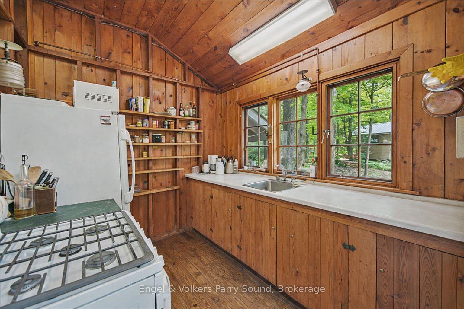 Photo 10 of 53 Birdwood Lane, McDougall — HOMEH