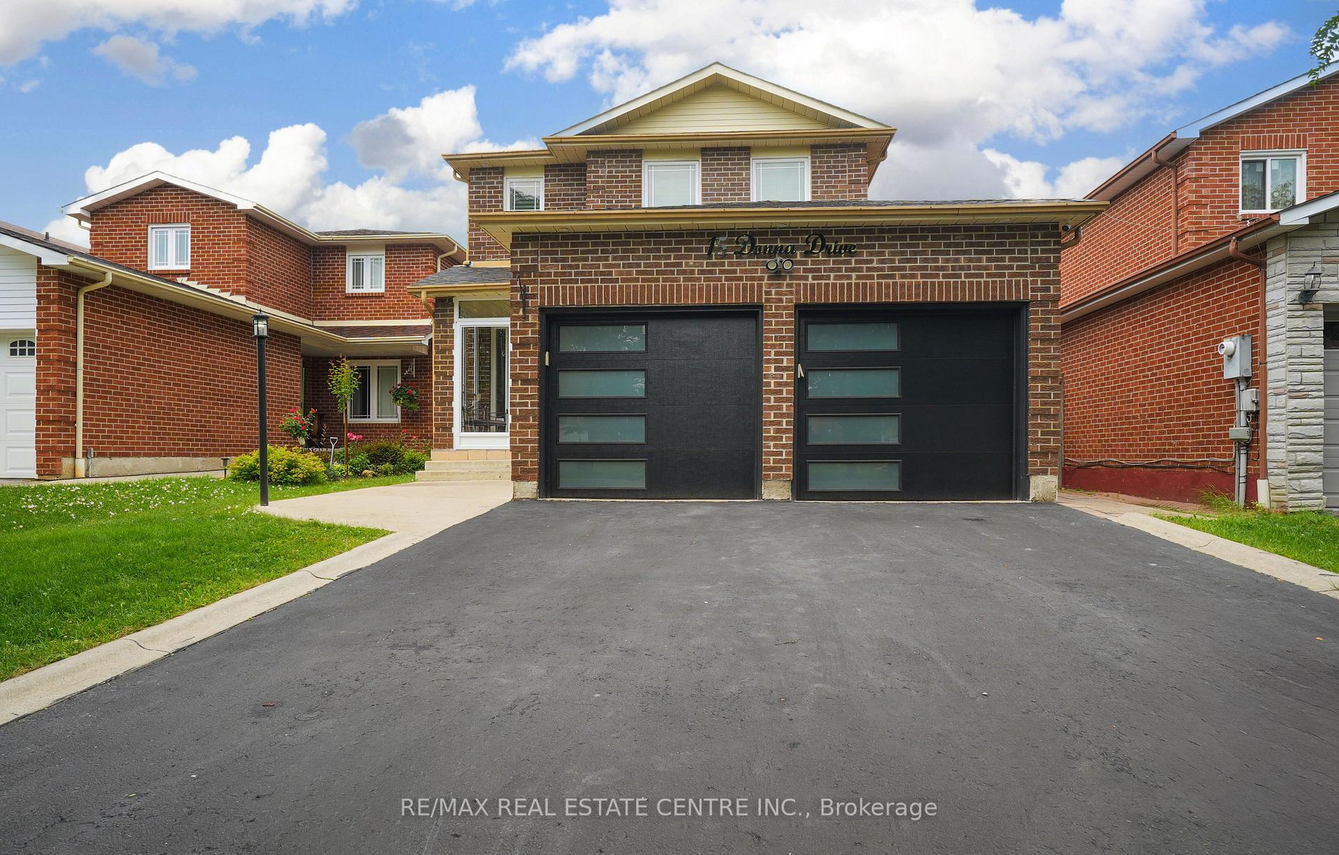 Photo 2 of 15 Donna Drive, Brampton, Heart Lake West — HOMEH