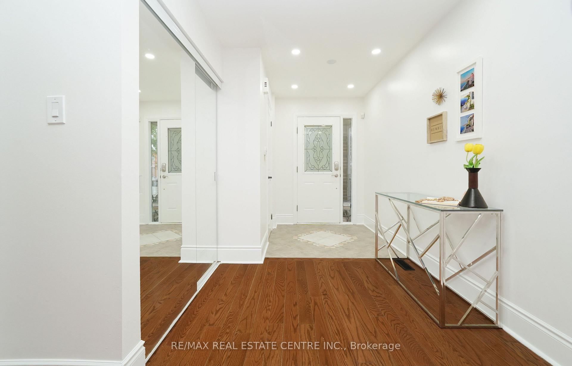 Photo 5 of 15 Donna Drive, Brampton, Heart Lake West — HOMEH