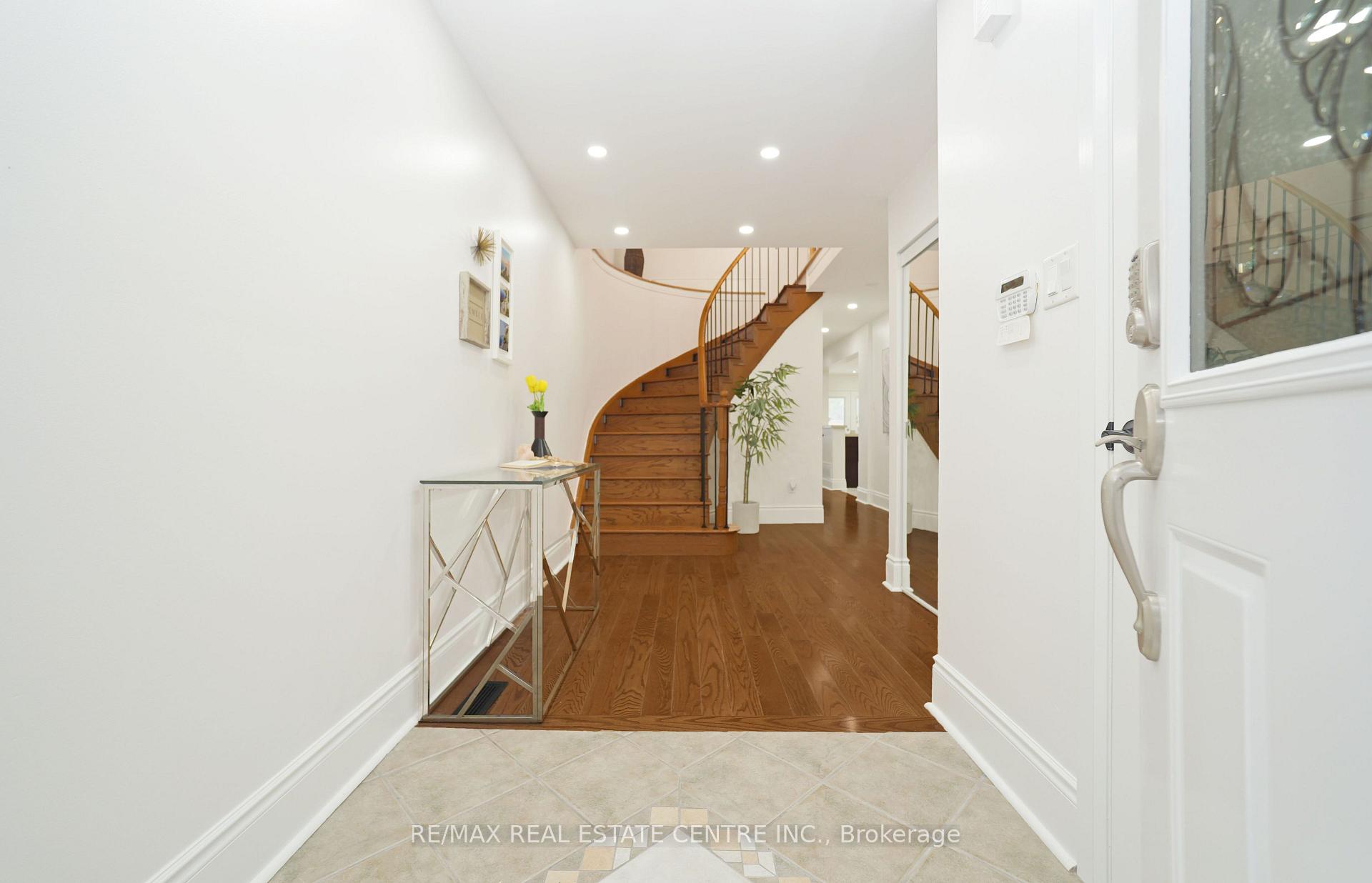 Photo 6 of 15 Donna Drive, Brampton, Heart Lake West — HOMEH