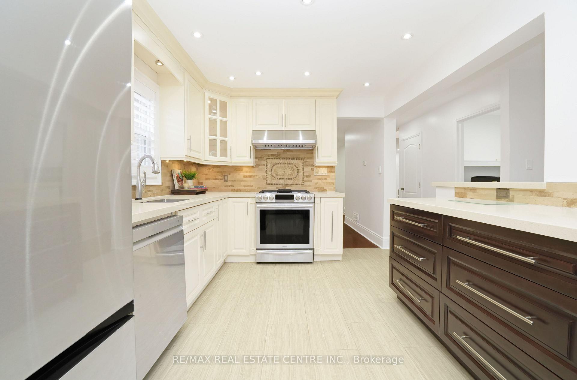 Photo 8 of 15 Donna Drive, Brampton, Heart Lake West — HOMEH