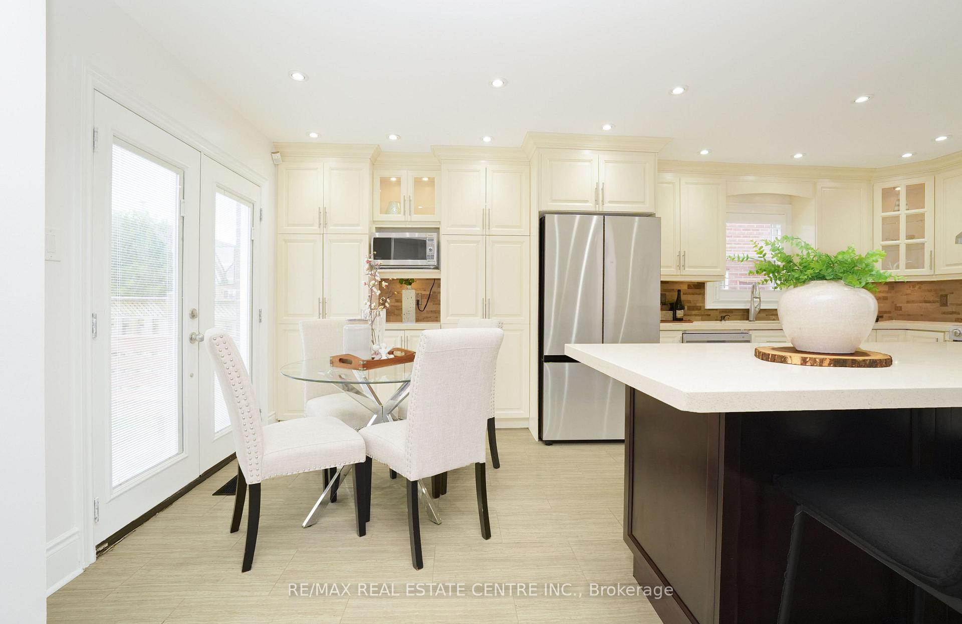 Photo 9 of 15 Donna Drive, Brampton, Heart Lake West — HOMEH