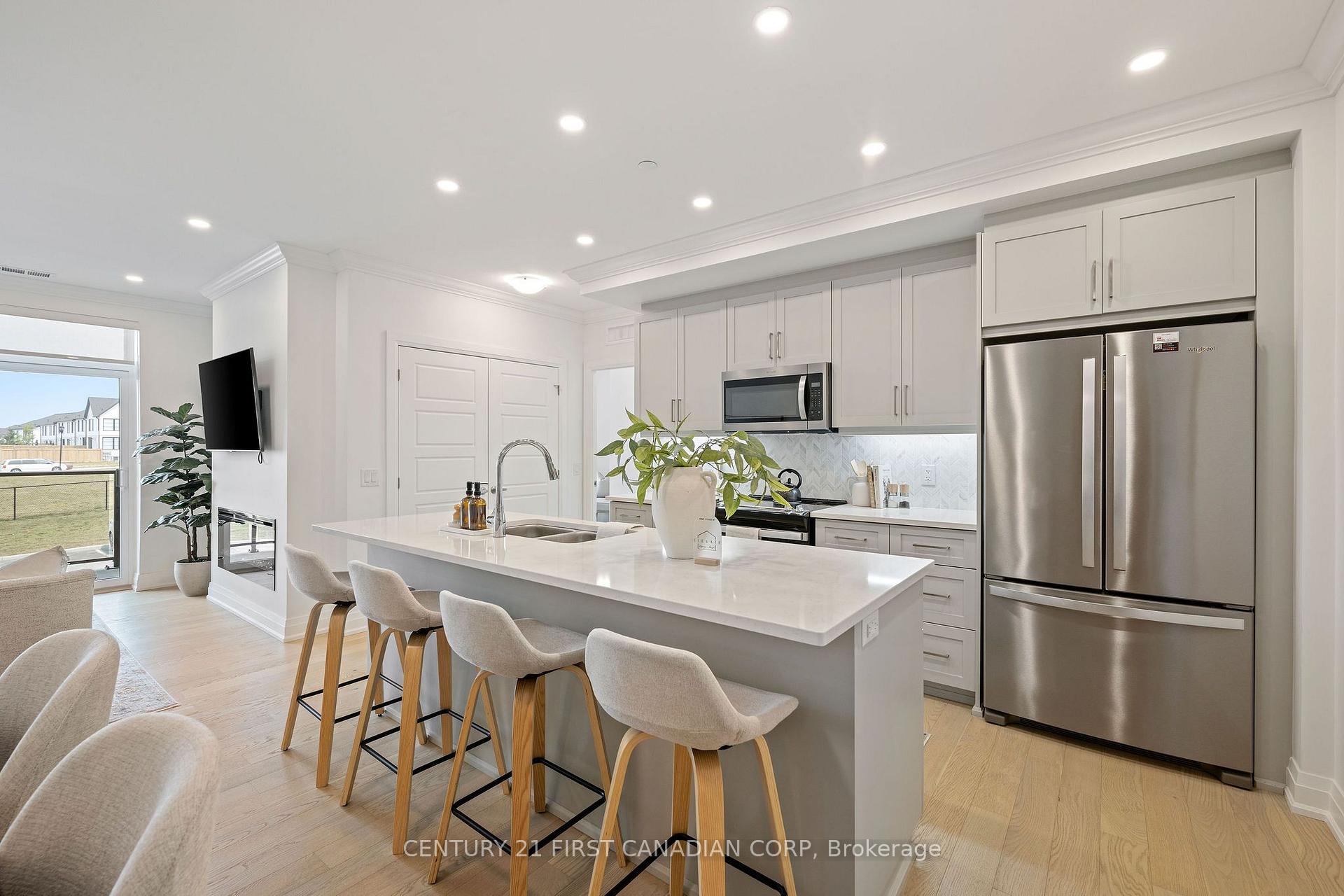 Photo 3 of Unit 202, 1560 Upper West Avenue, London, South B — HOMEH