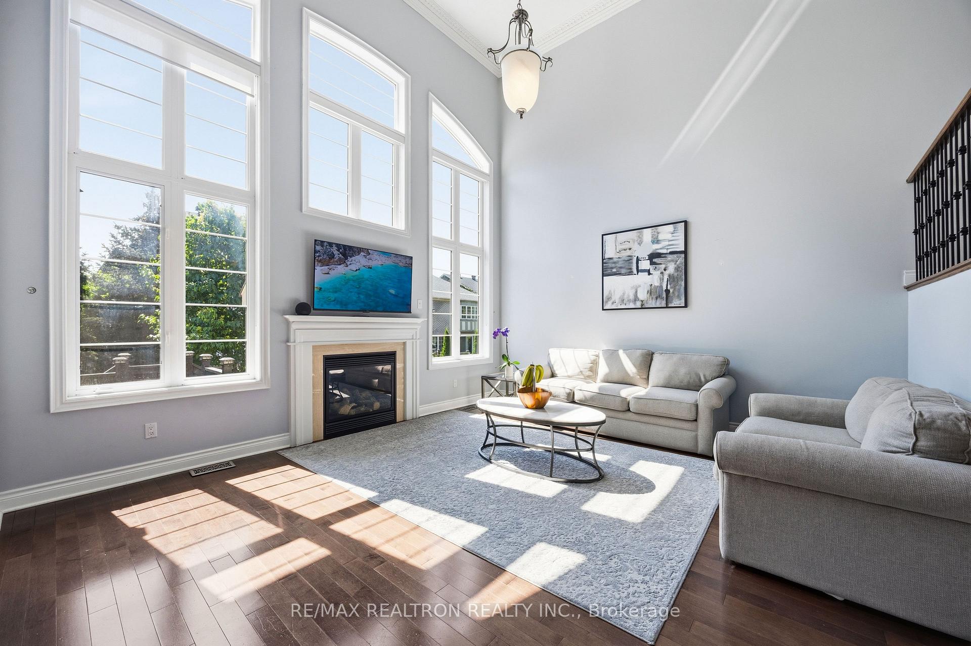 Photo 3 of 57 Dimarino Drive, Vaughan, Patterson — HOMEH