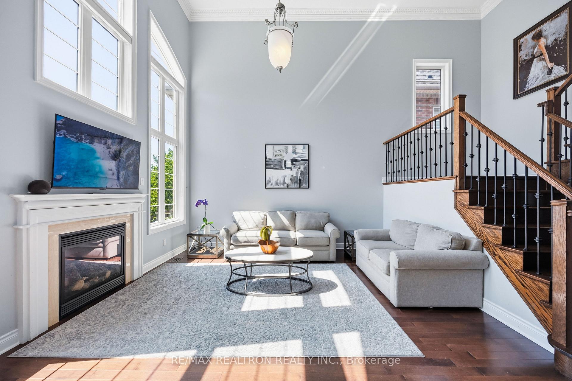 Photo 4 of 57 Dimarino Drive, Vaughan, Patterson — HOMEH