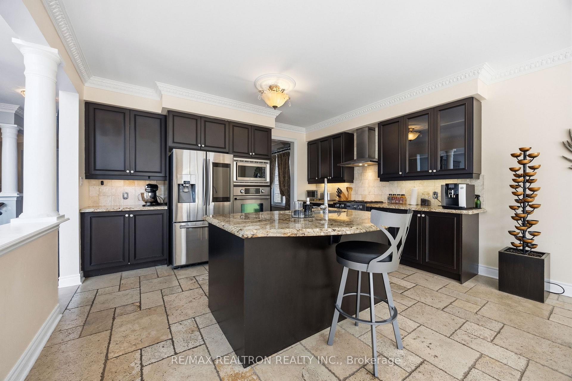 Photo 8 of 57 Dimarino Drive, Vaughan, Patterson — HOMEH
