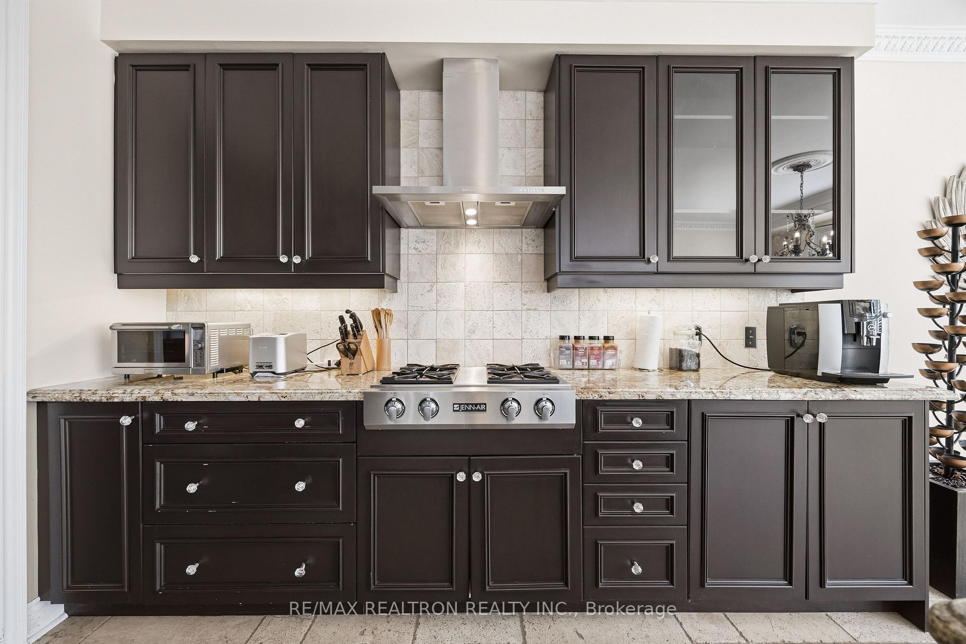 Photo 9 of 57 Dimarino Drive, Vaughan, Patterson — HOMEH