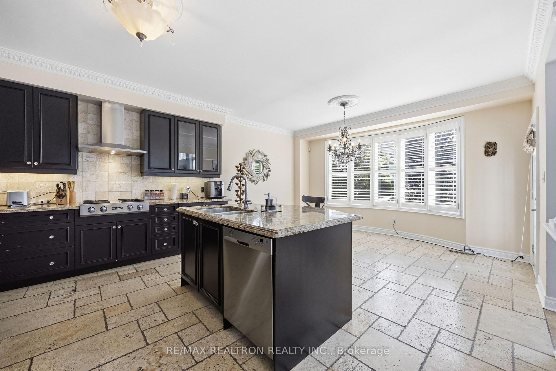 Photo 10 of 57 Dimarino Drive, Vaughan, Patterson — HOMEH