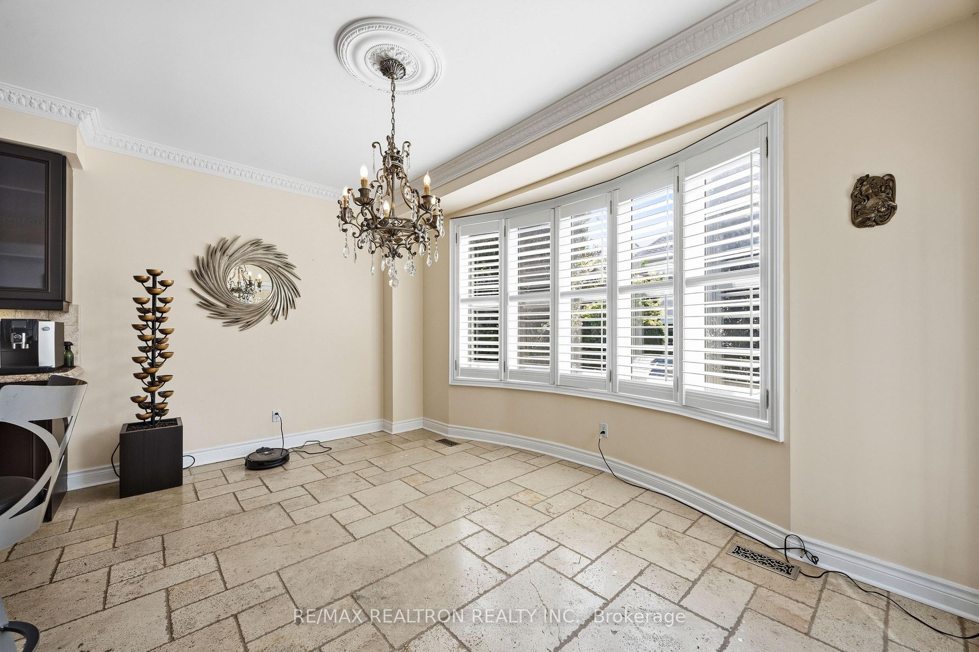 Photo 11 of 57 Dimarino Drive, Vaughan, Patterson — HOMEH