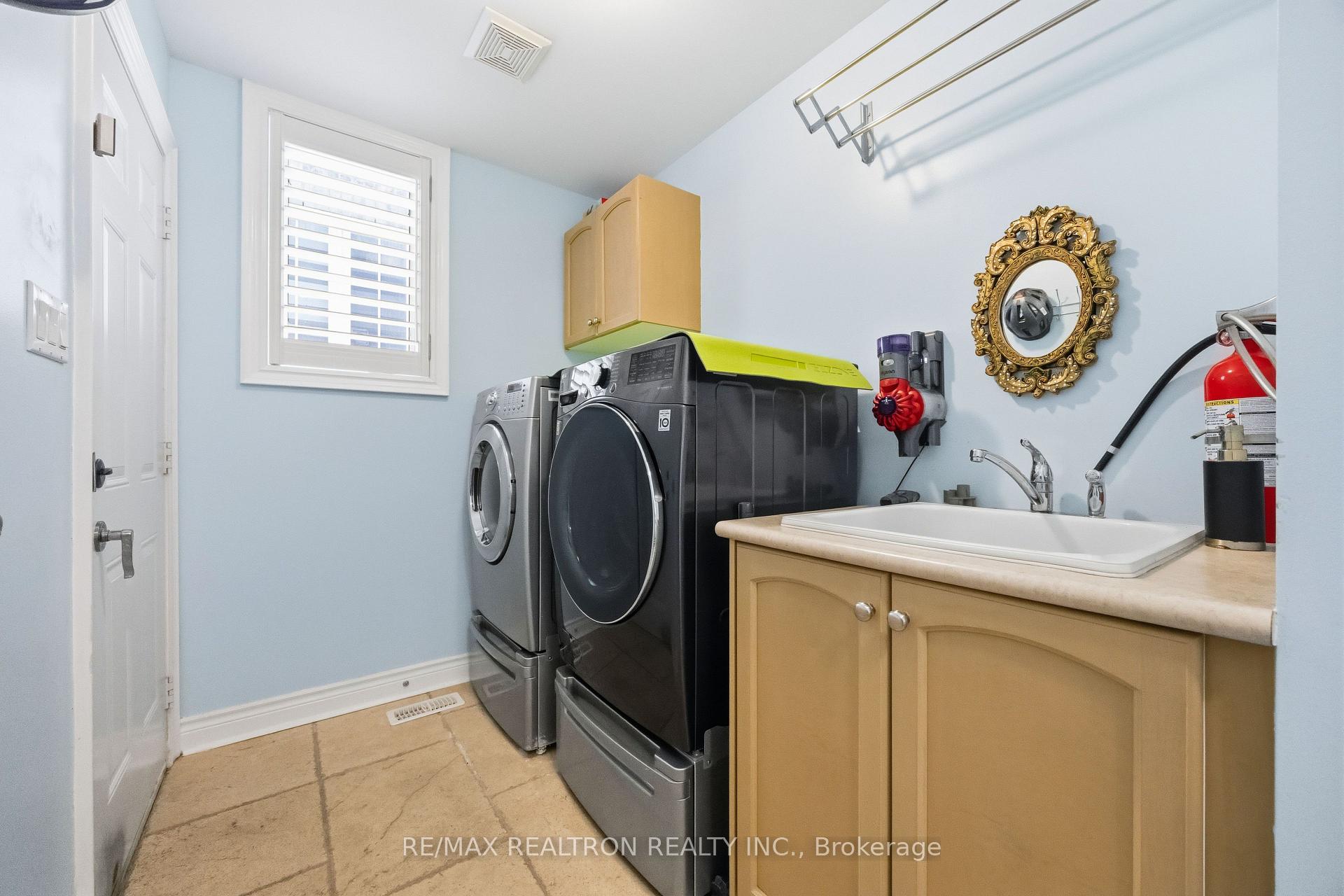 Photo 33 of 57 Dimarino Drive, Vaughan, Patterson — HOMEH