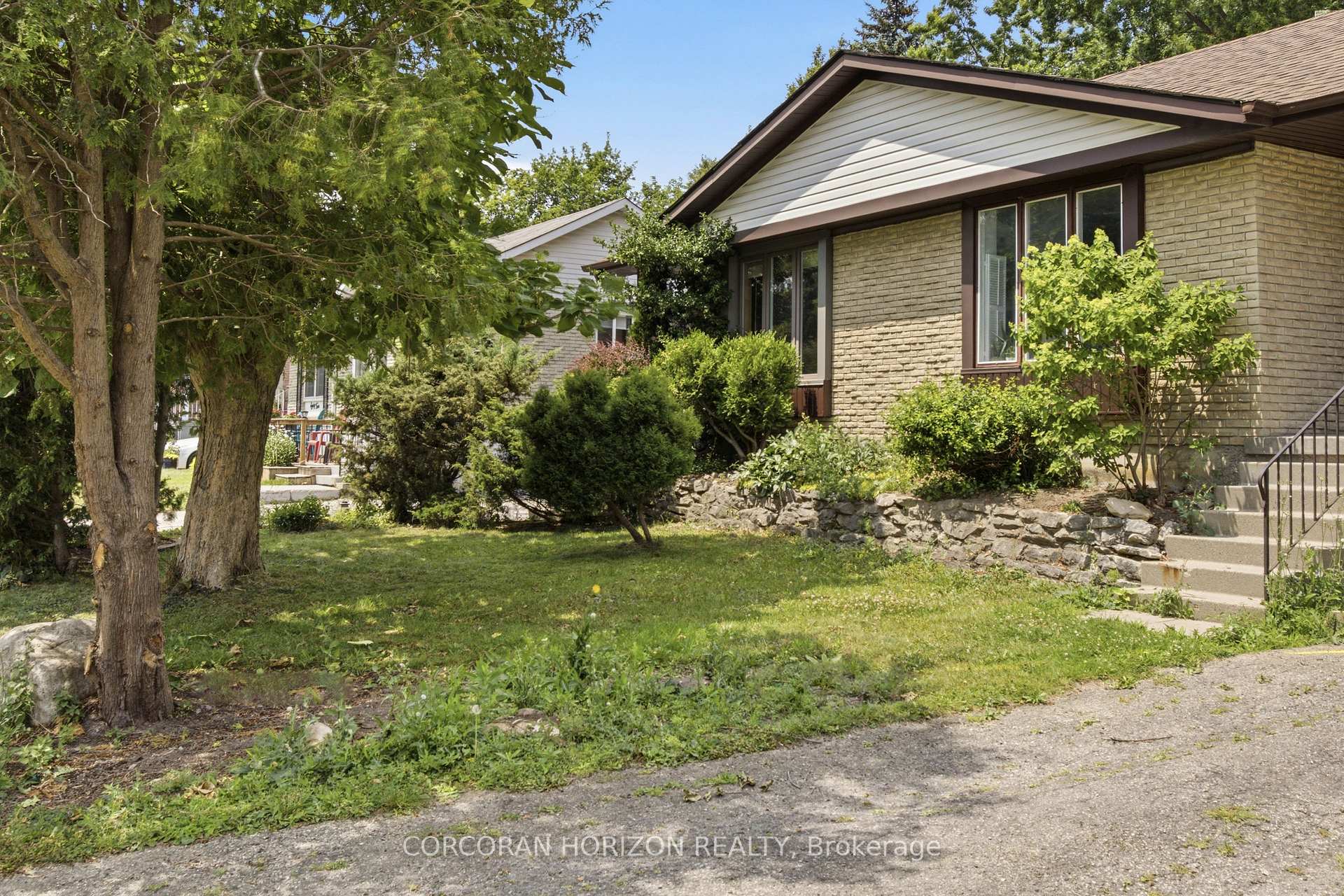 Photo 2 of 90 Halifax Drive, Kitchener, Grand River North — HOMEH