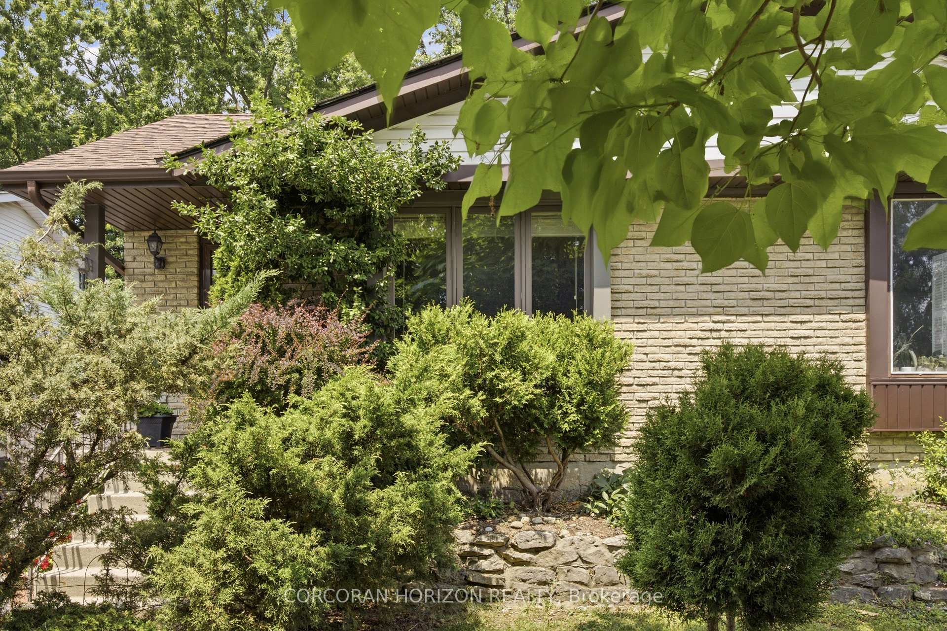Photo 3 of 90 Halifax Drive, Kitchener, Grand River North — HOMEH