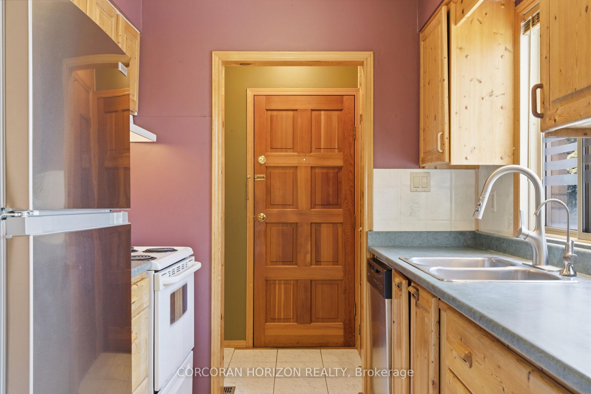 Photo 8 of 90 Halifax Drive, Kitchener, Grand River North — HOMEH
