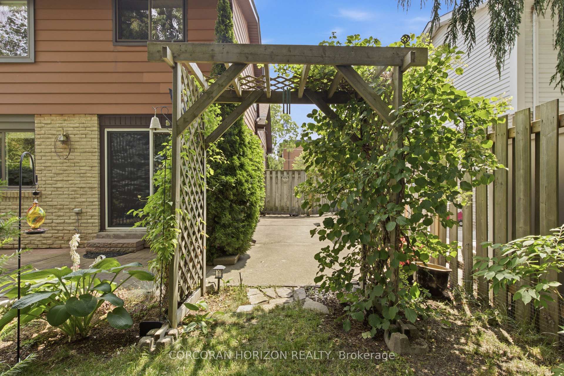 Photo 27 of 90 Halifax Drive, Kitchener, Grand River North — HOMEH