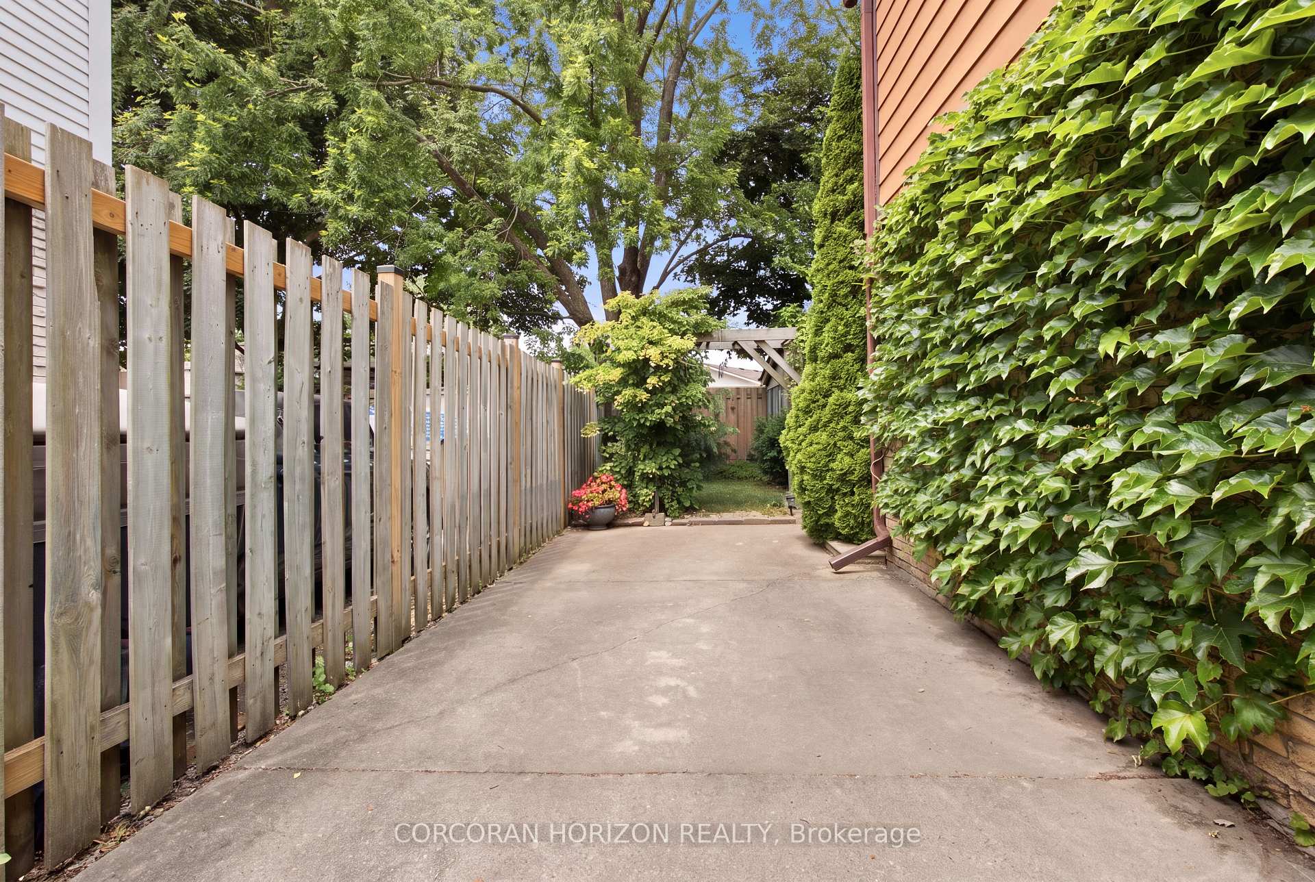 Photo 28 of 90 Halifax Drive, Kitchener, Grand River North — HOMEH