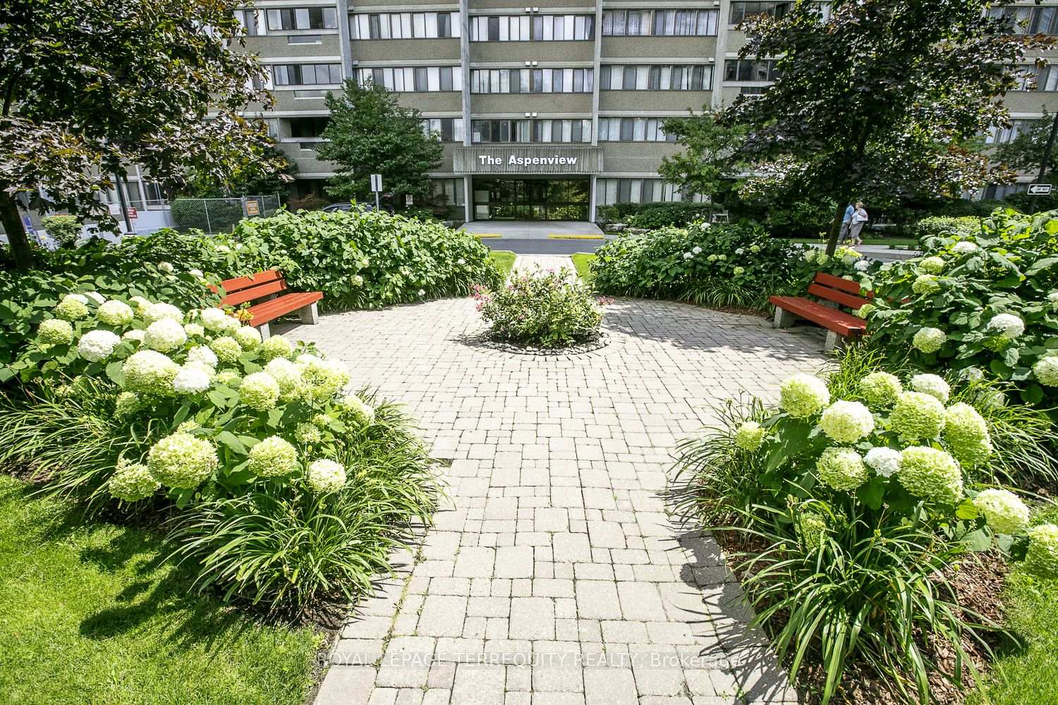 Photo 3 of Unit 604, 50 Elm Drive E, Mississauga, Mississauga Valleys — HOMEH