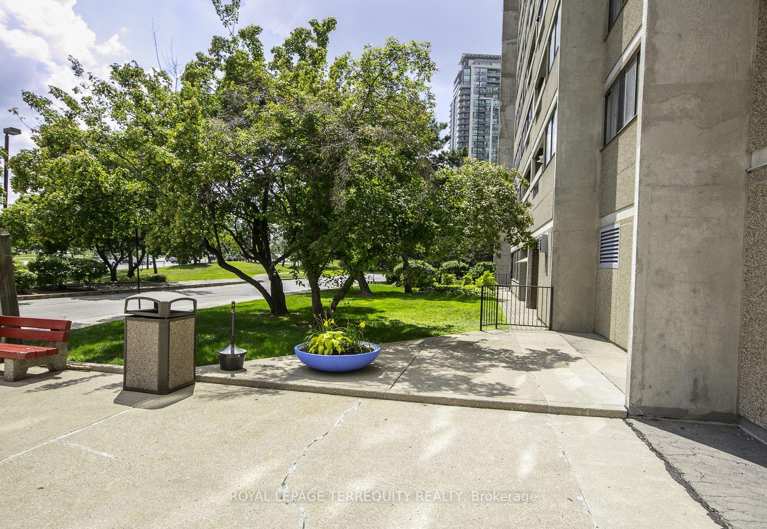 Photo 5 of Unit 604, 50 Elm Drive E, Mississauga, Mississauga Valleys — HOMEH