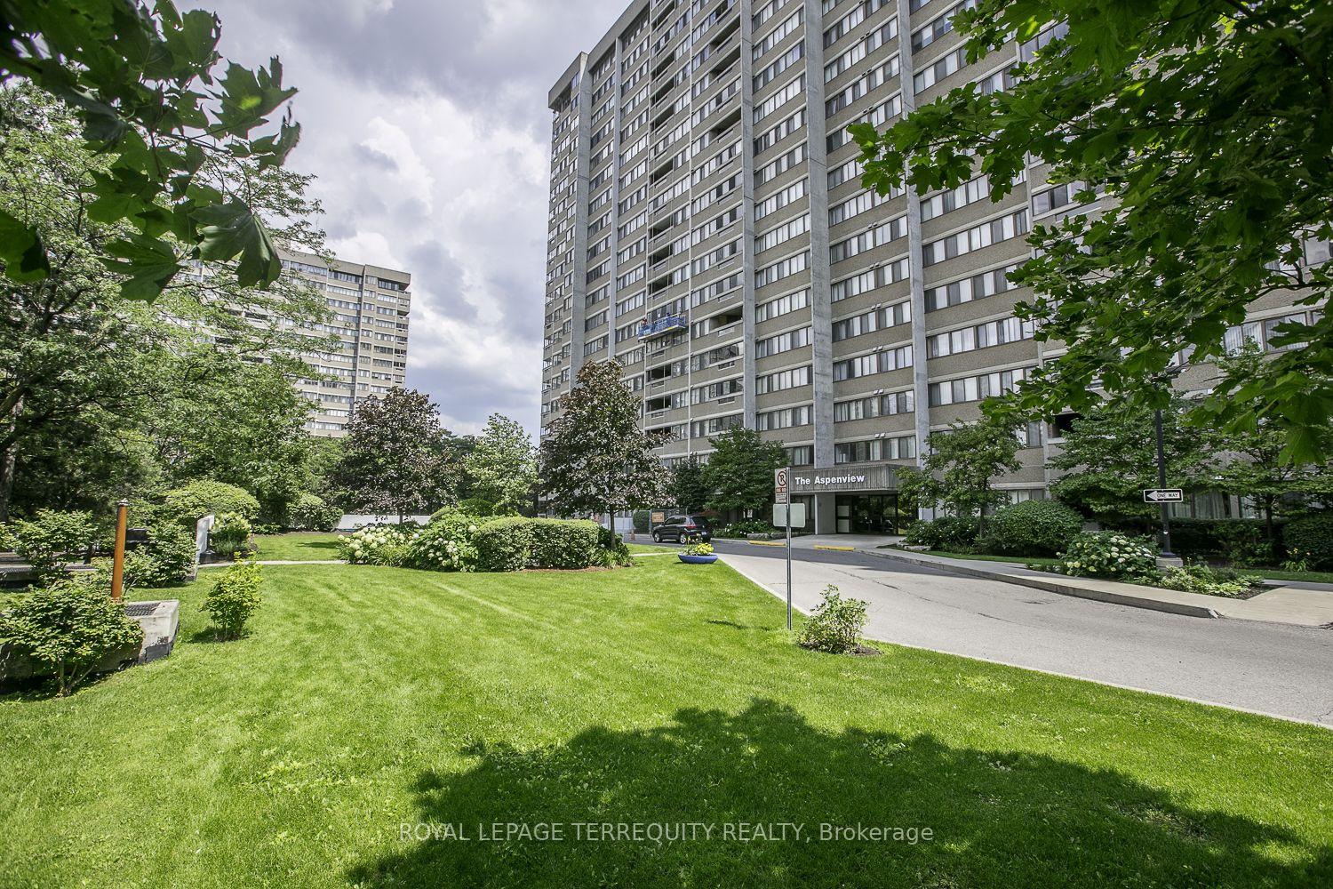 Photo 6 of Unit 604, 50 Elm Drive E, Mississauga, Mississauga Valleys — HOMEH