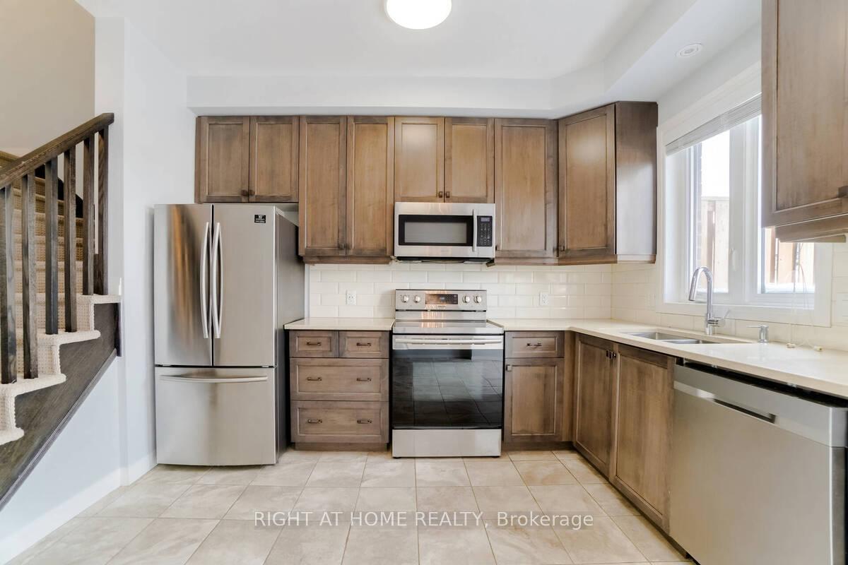 Photo 8 of Unit 63, 30 Times Square Boulevard, Hamilton, Stoney Creek — HOMEH