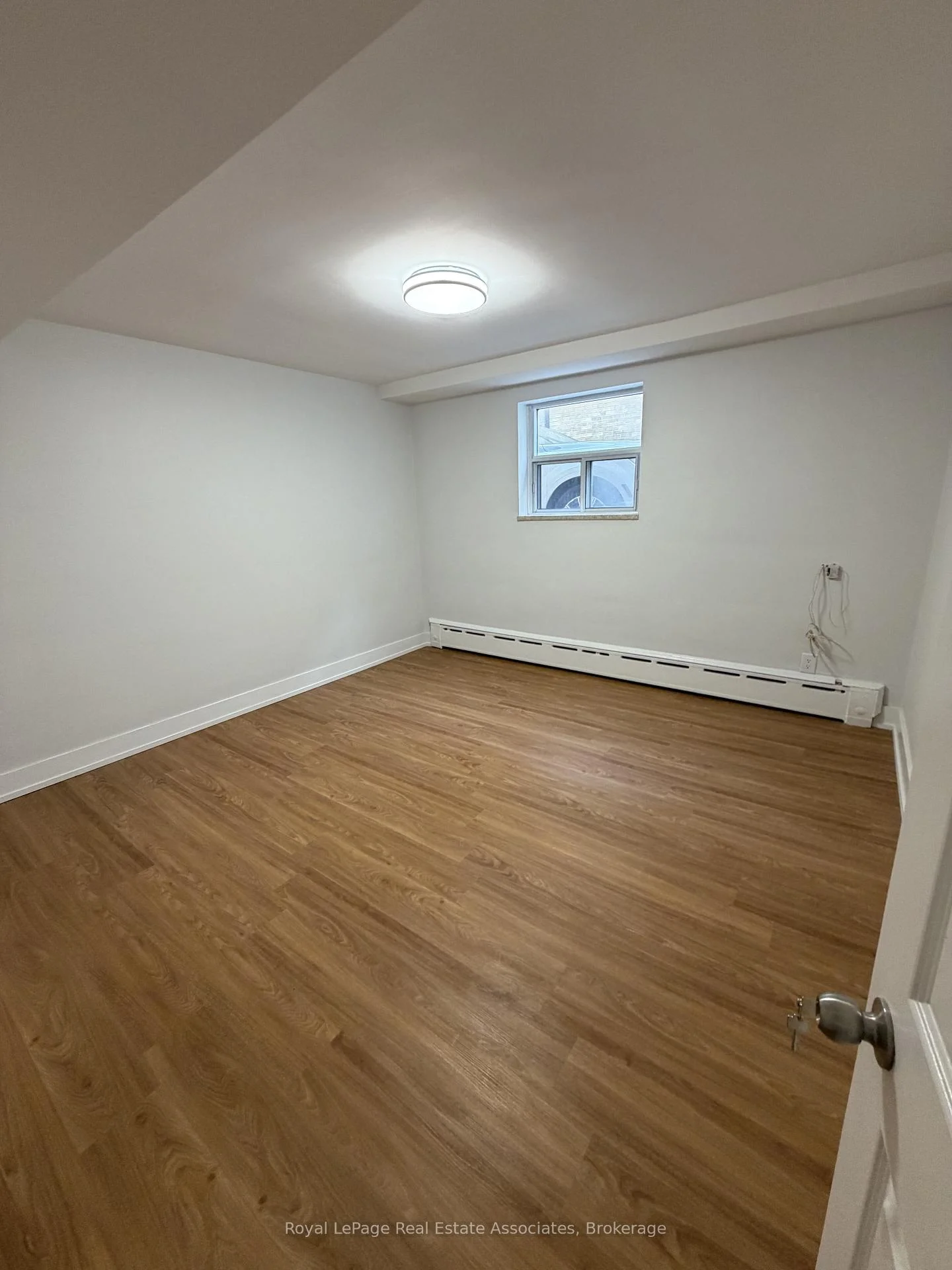 Photo 4 of Unit 1, 3877 Bathurst Street, North York, Lansing-Westgate — HOMEH