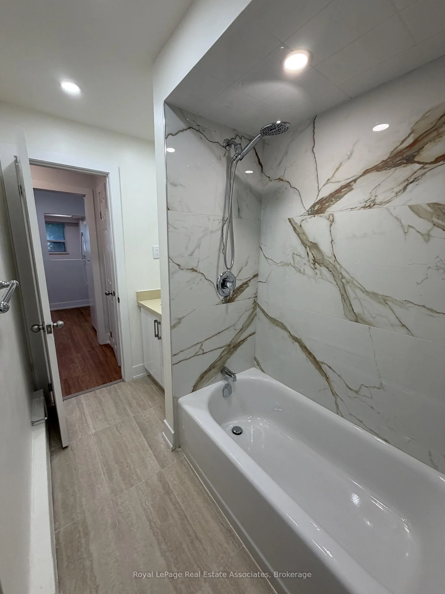 Photo 7 of Unit 1, 3877 Bathurst Street, North York, Lansing-Westgate — HOMEH