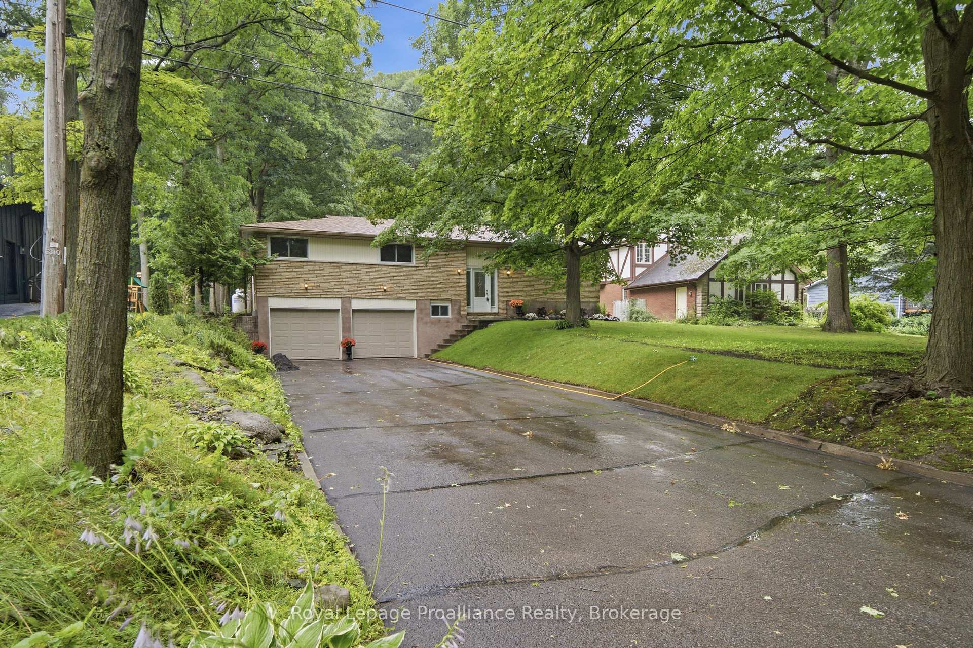 Photo 3 of 156 Pinehill Crescent, Belleville, Thurlow Ward — HOMEH