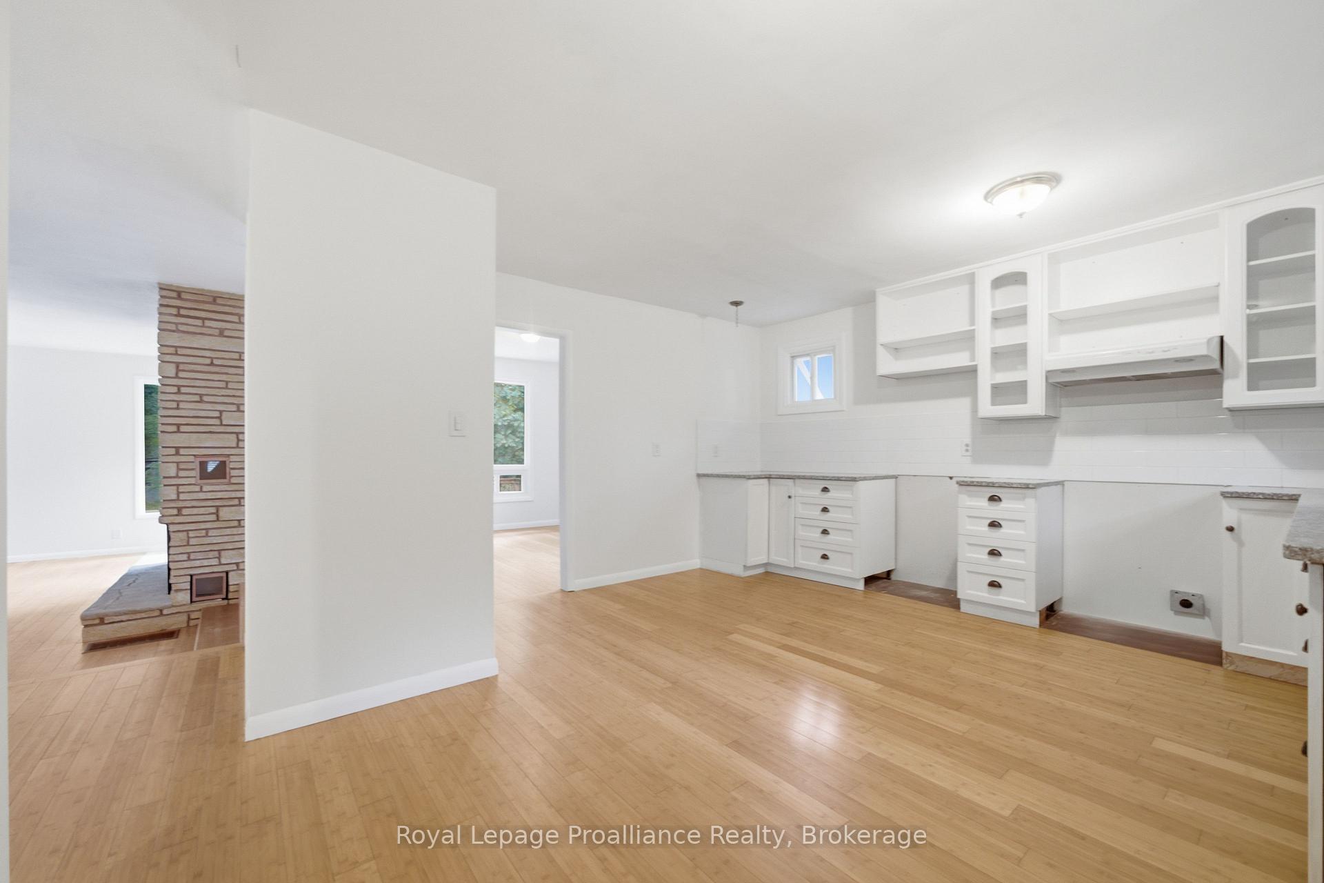 Photo 9 of 156 Pinehill Crescent, Belleville, Thurlow Ward — HOMEH