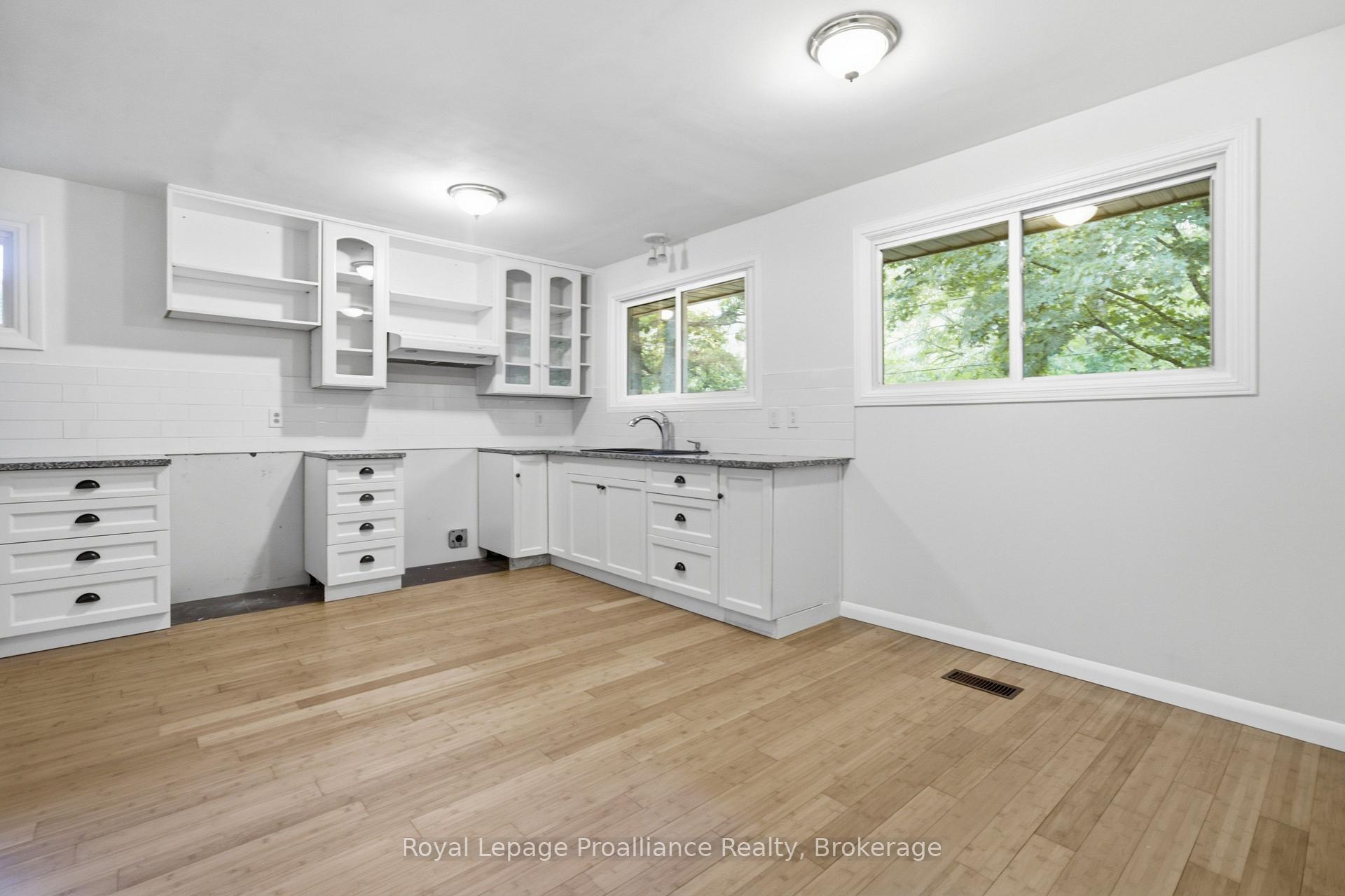 Photo 11 of 156 Pinehill Crescent, Belleville, Thurlow Ward — HOMEH