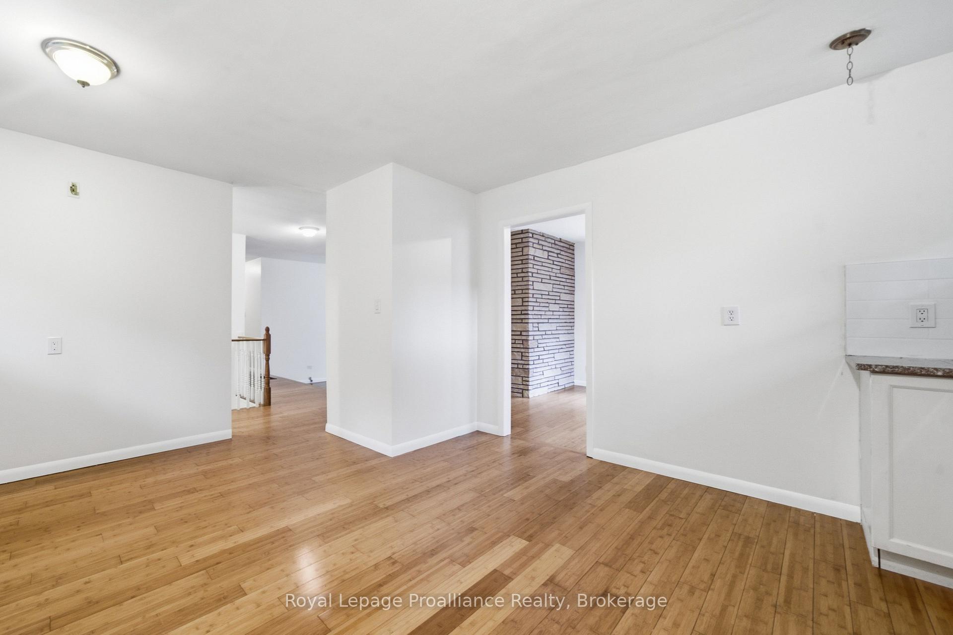 Photo 14 of 156 Pinehill Crescent, Belleville, Thurlow Ward — HOMEH