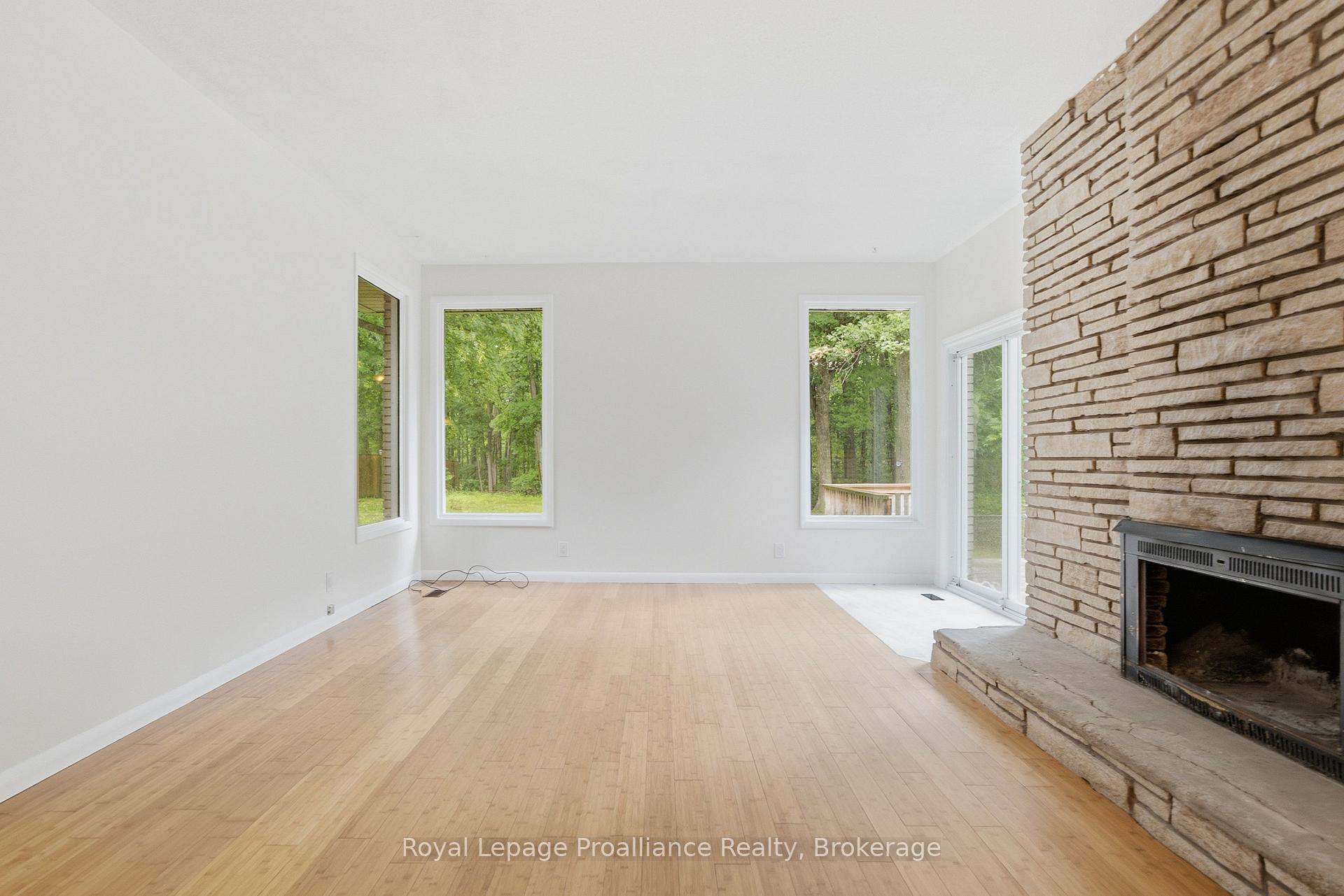 Photo 17 of 156 Pinehill Crescent, Belleville, Thurlow Ward — HOMEH