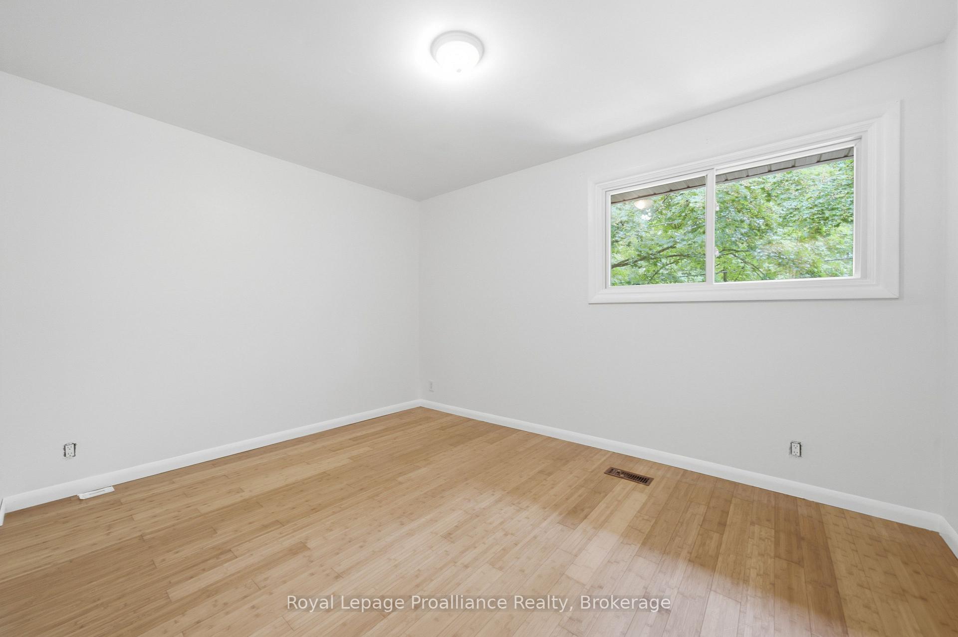 Photo 21 of 156 Pinehill Crescent, Belleville, Thurlow Ward — HOMEH