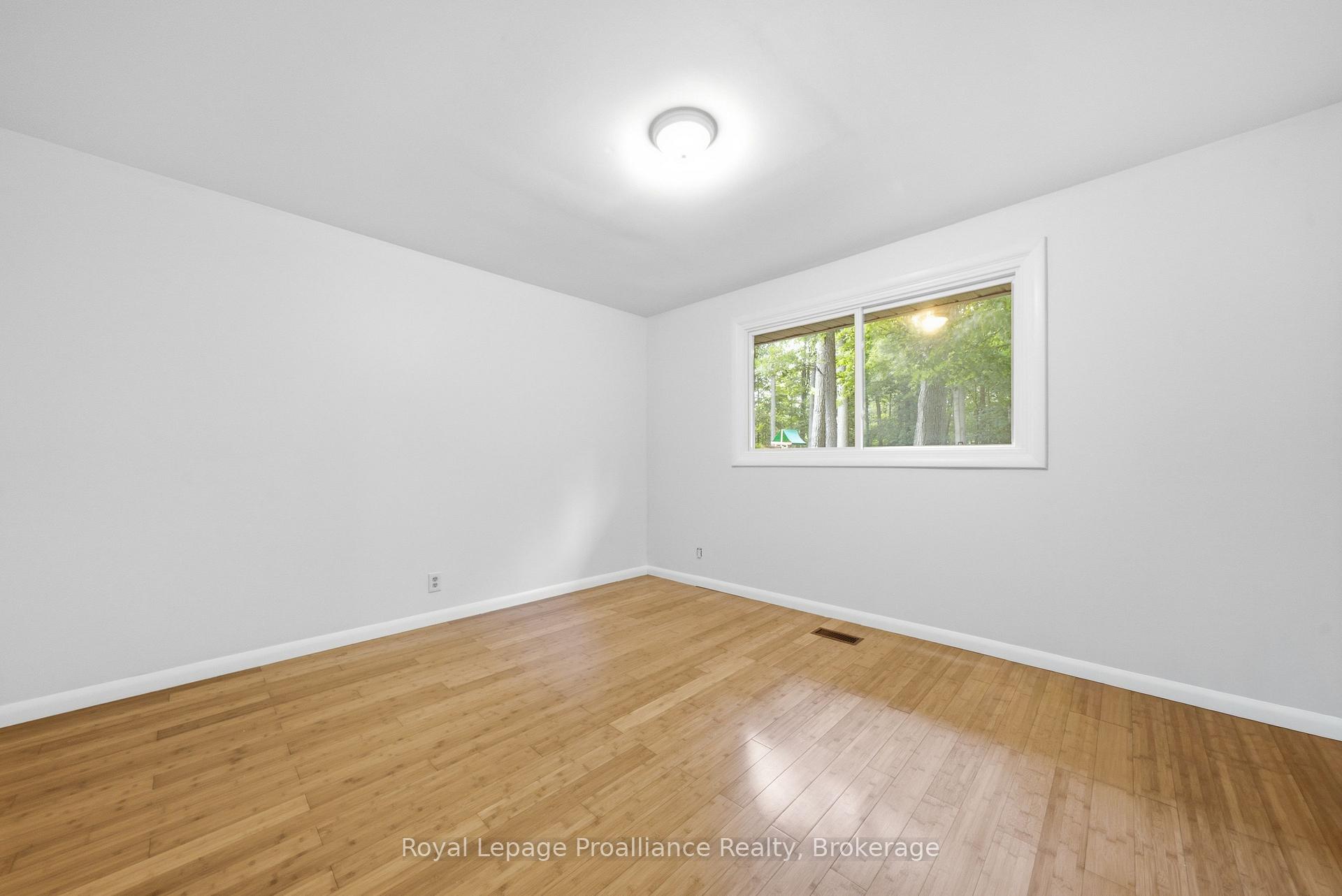 Photo 23 of 156 Pinehill Crescent, Belleville, Thurlow Ward — HOMEH