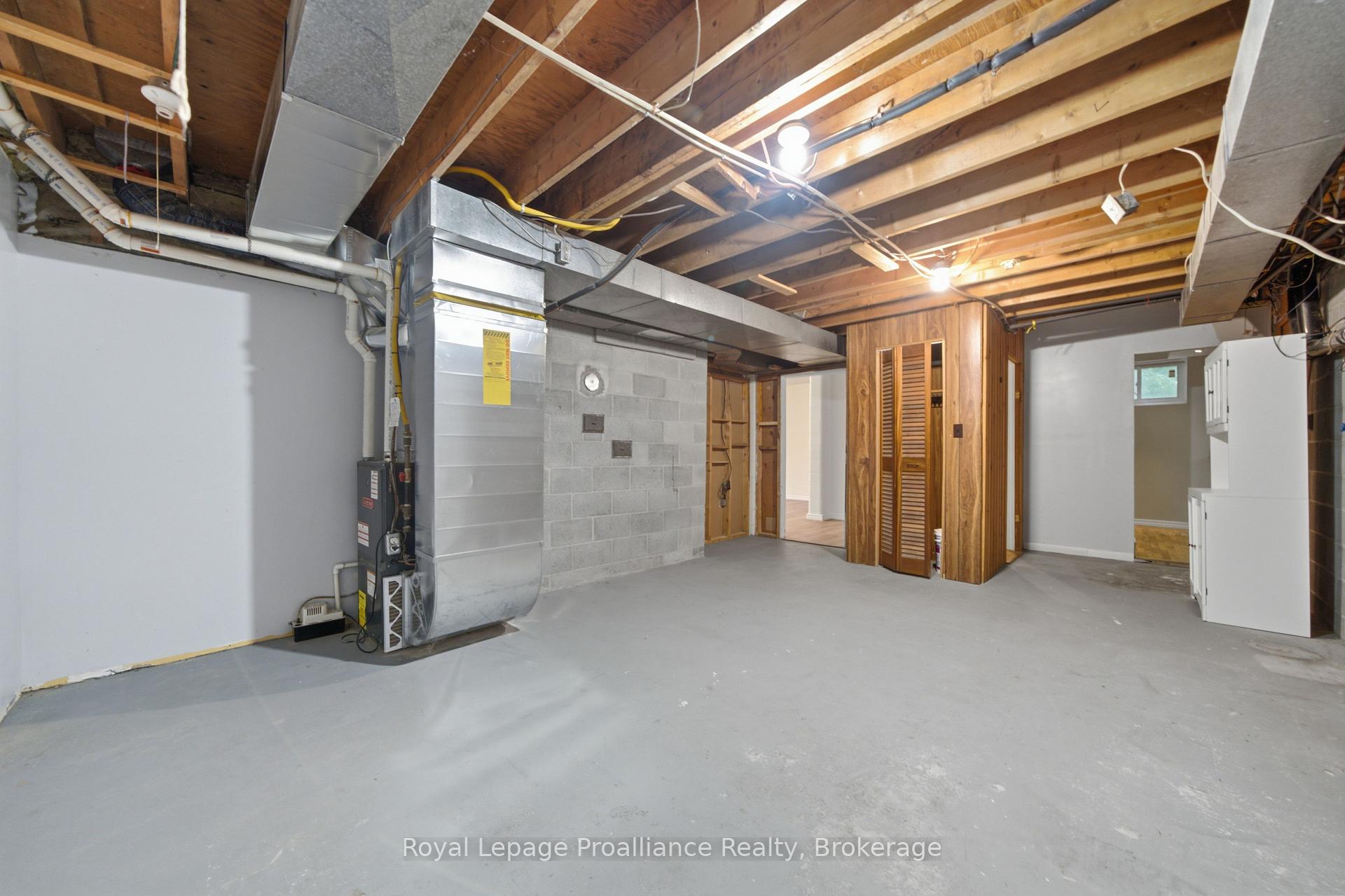 Photo 32 of 156 Pinehill Crescent, Belleville, Thurlow Ward — HOMEH