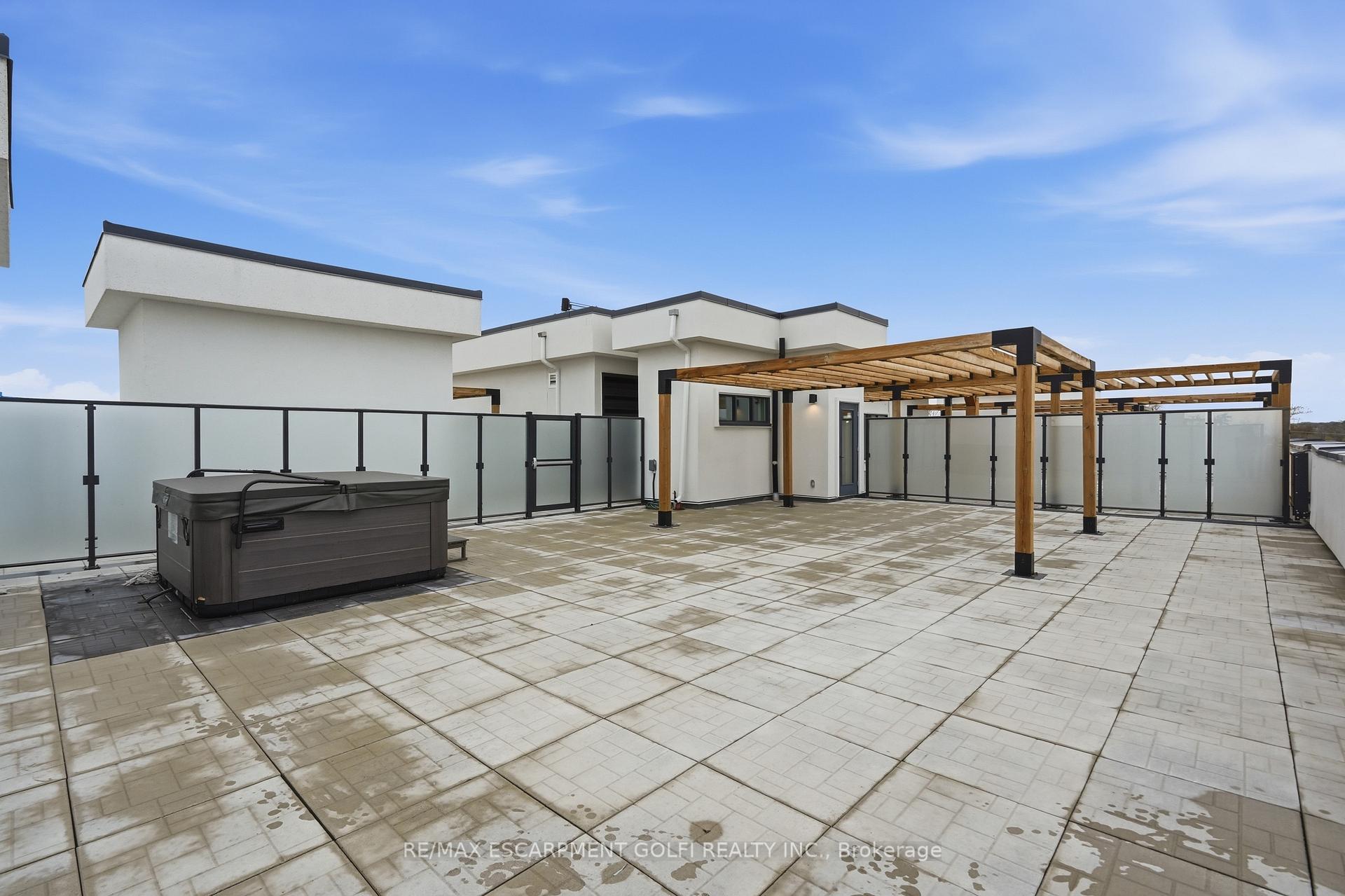 Photo 34 of Unit 409, 123 Maurice Drive, Oakville, Central — HOMEH