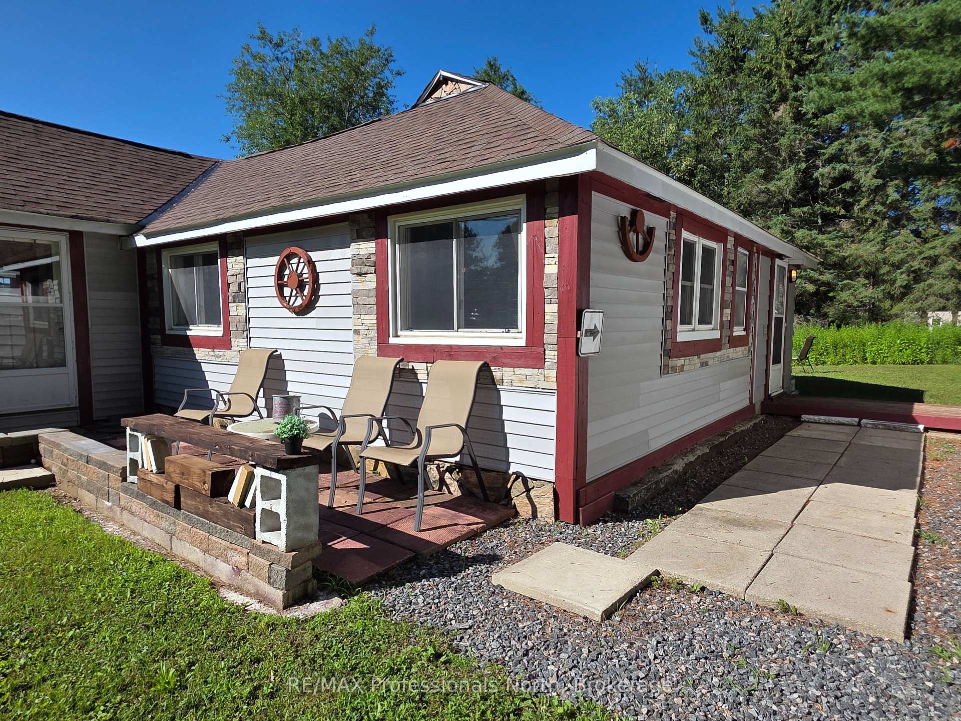 Photo 4 of 1007 West Road, Minden Hills, Minden — HOMEH