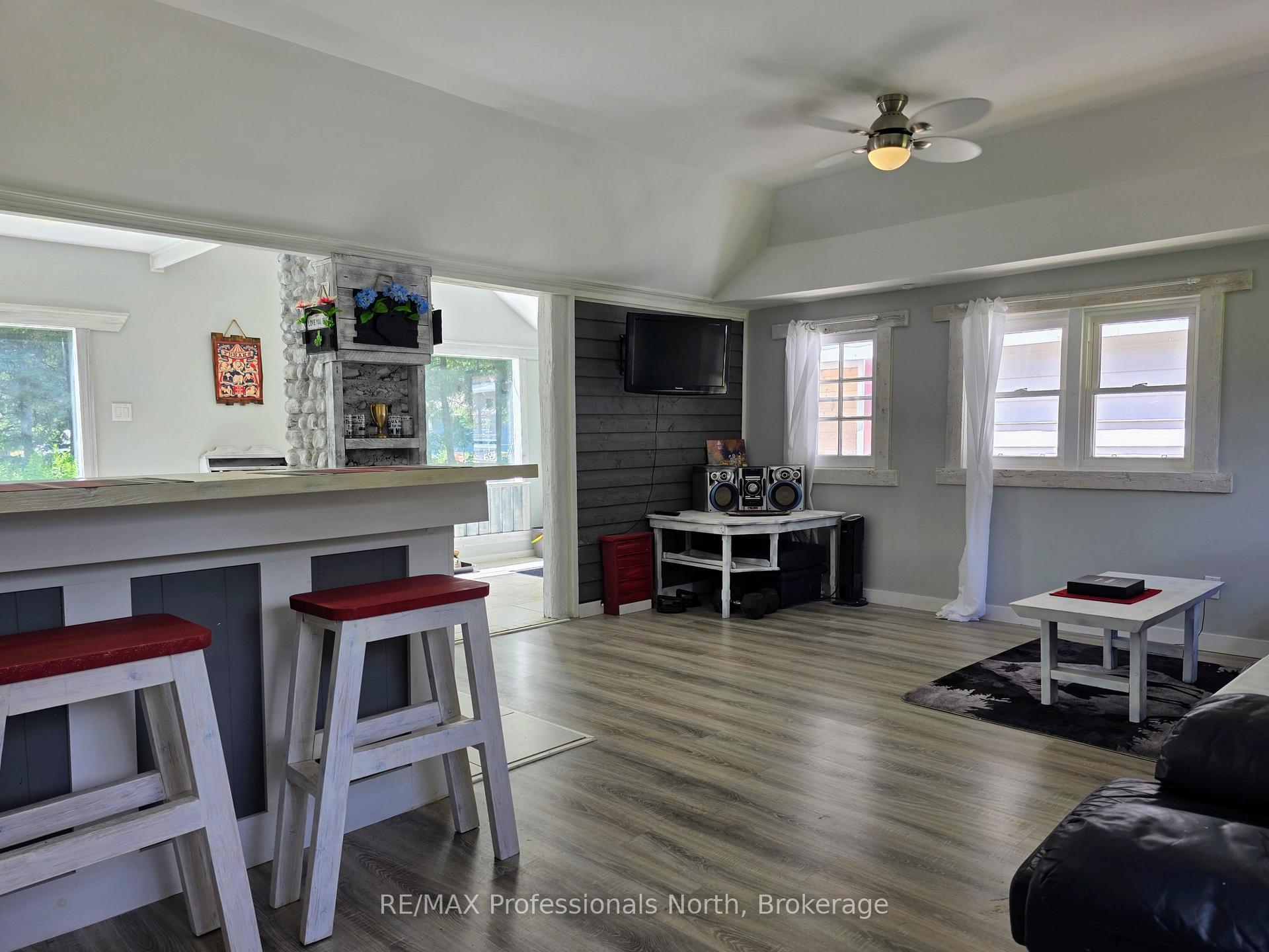Photo 6 of 1007 West Road, Minden Hills, Minden — HOMEH