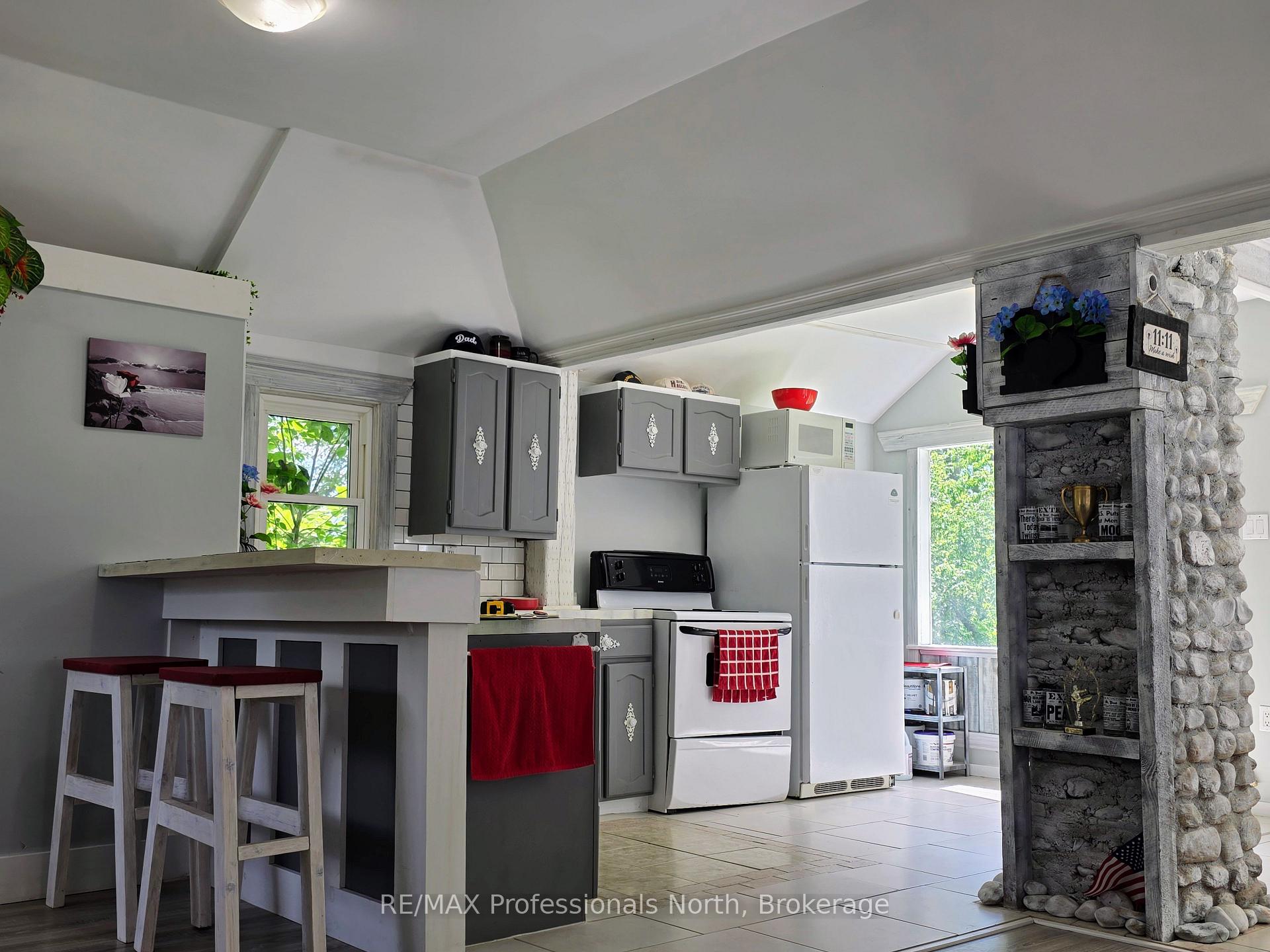 Photo 8 of 1007 West Road, Minden Hills, Minden — HOMEH