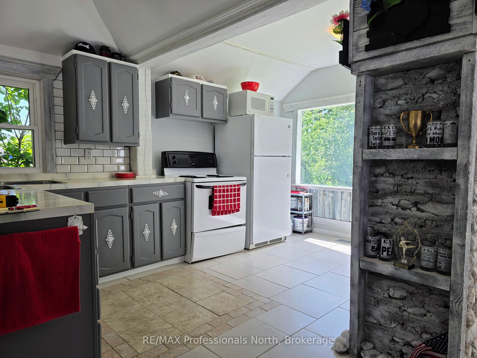 Photo 9 of 1007 West Road, Minden Hills, Minden — HOMEH