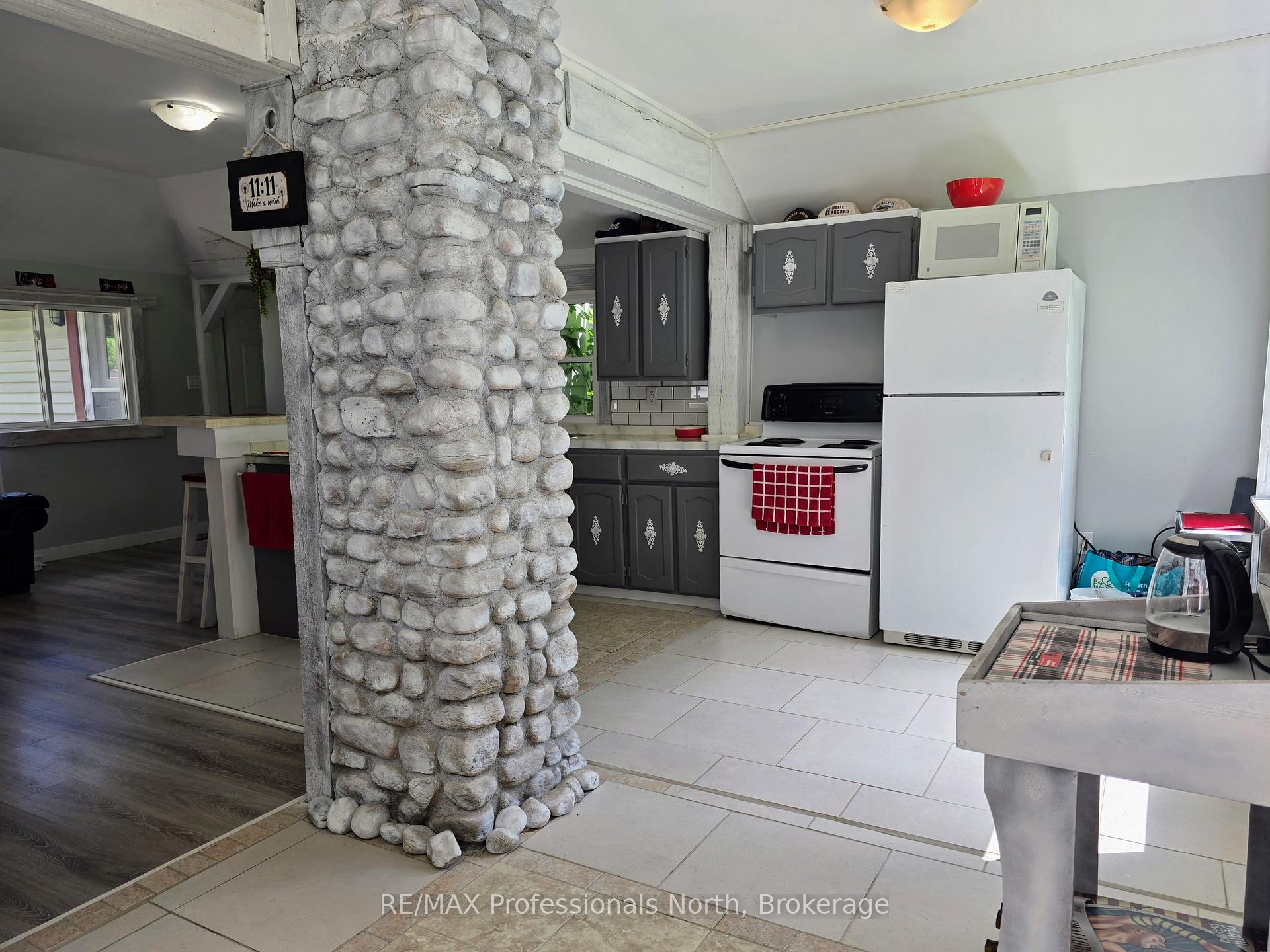 Photo 10 of 1007 West Road, Minden Hills, Minden — HOMEH