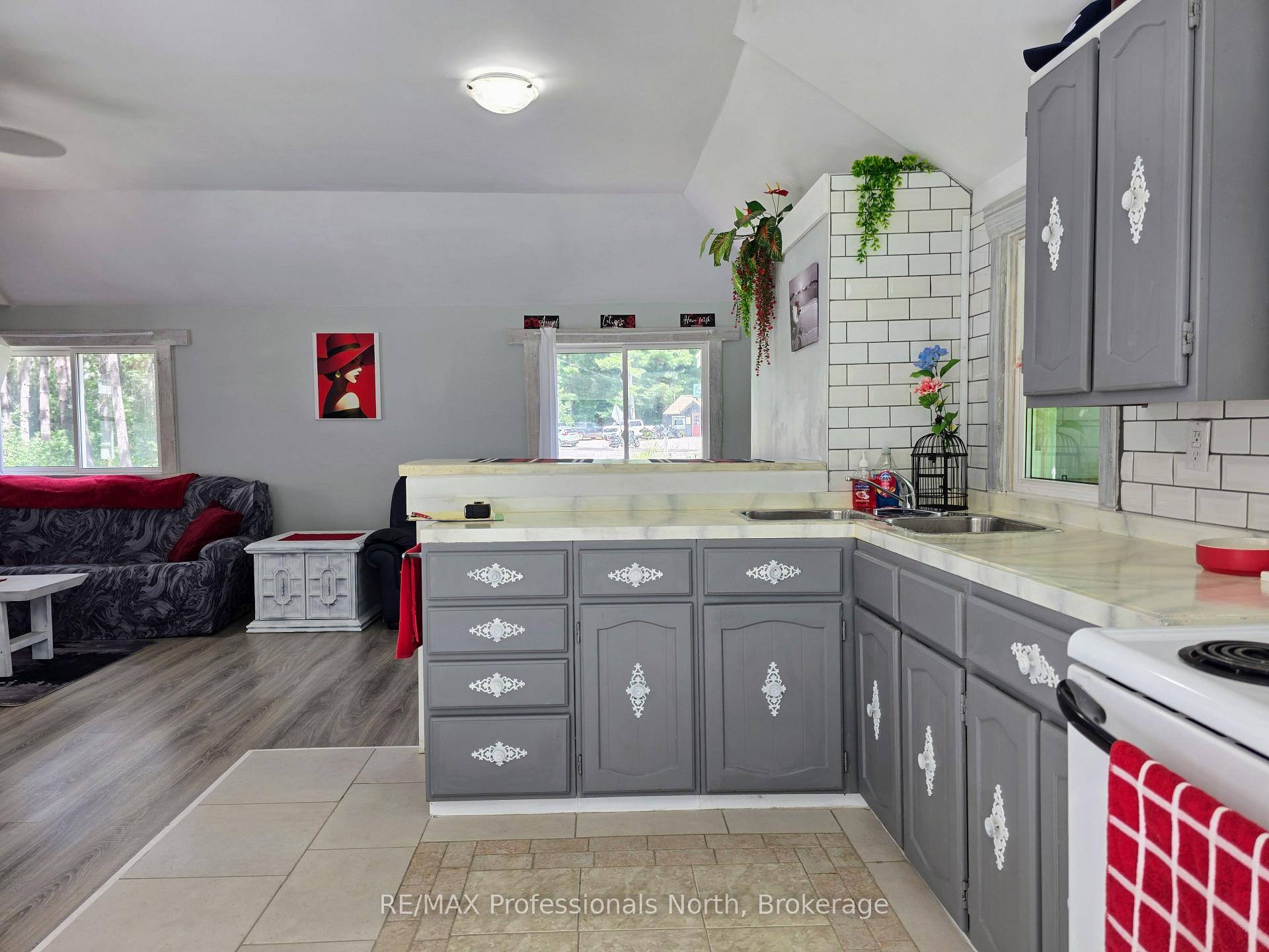 Photo 11 of 1007 West Road, Minden Hills, Minden — HOMEH